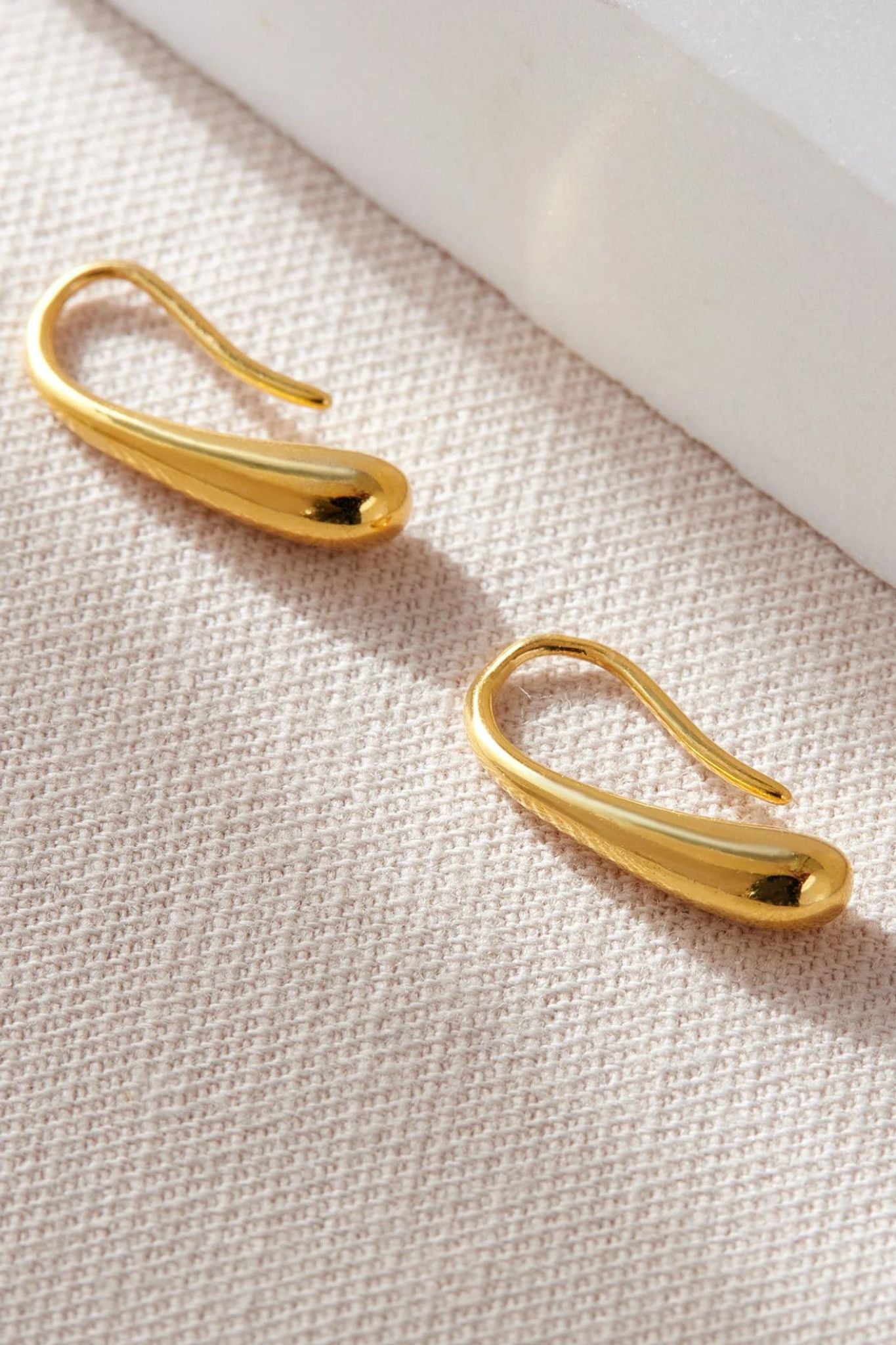 sterling-silver-teardrop-hooks-in-gold