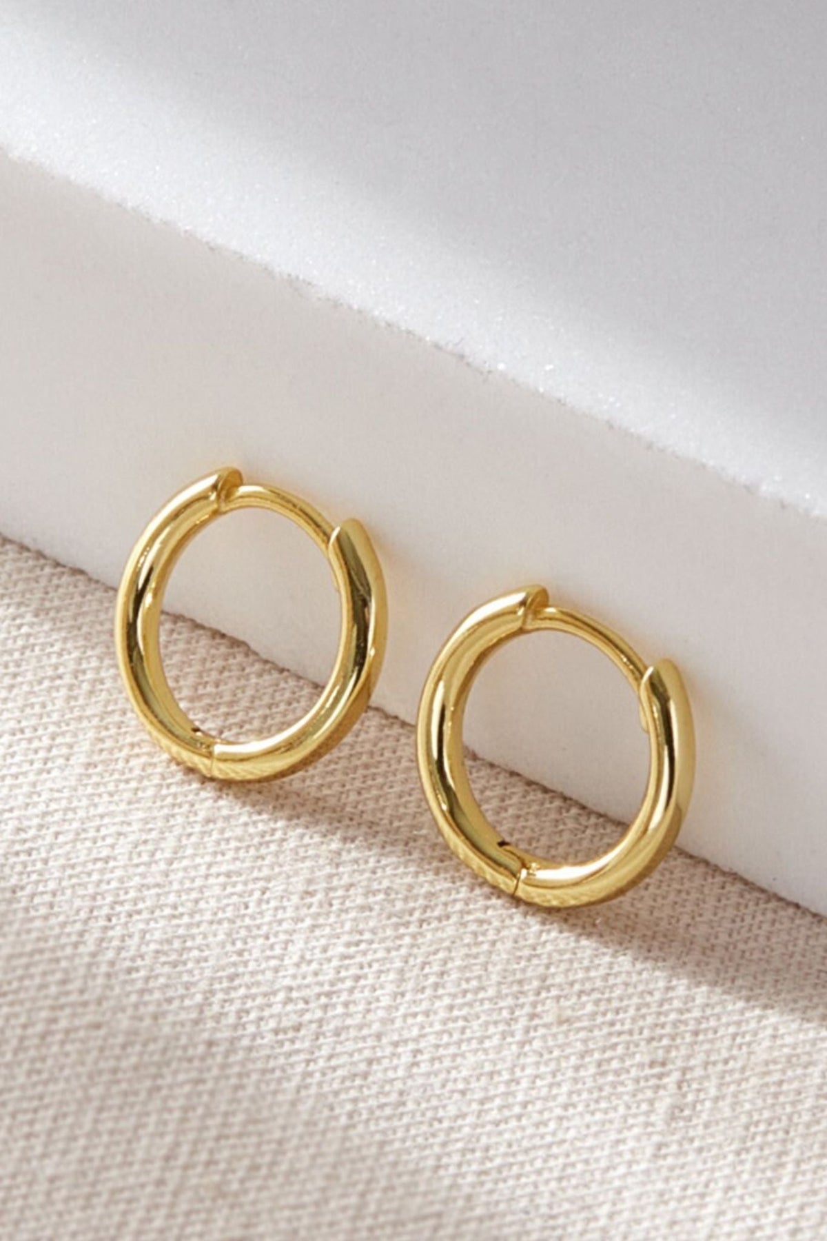 sterling-silver-plain-huggie-hoops-8mm-in-gold