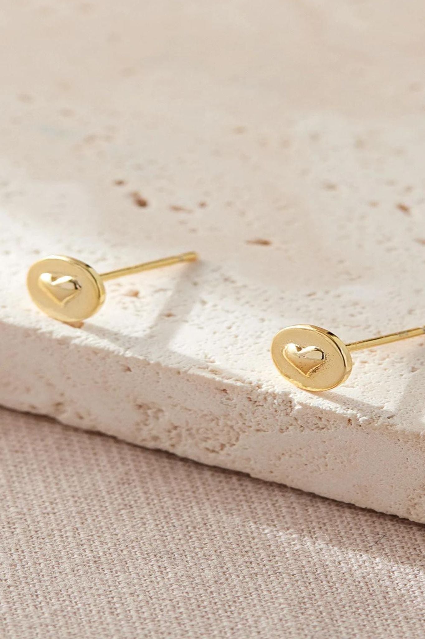 sterling-silver-round-heart-studs-6mm-in-gold