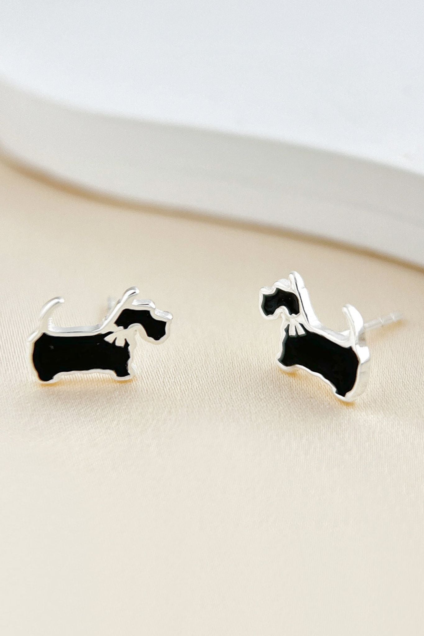 sterling-silver-black-scottish-terrier-studs-in-silver