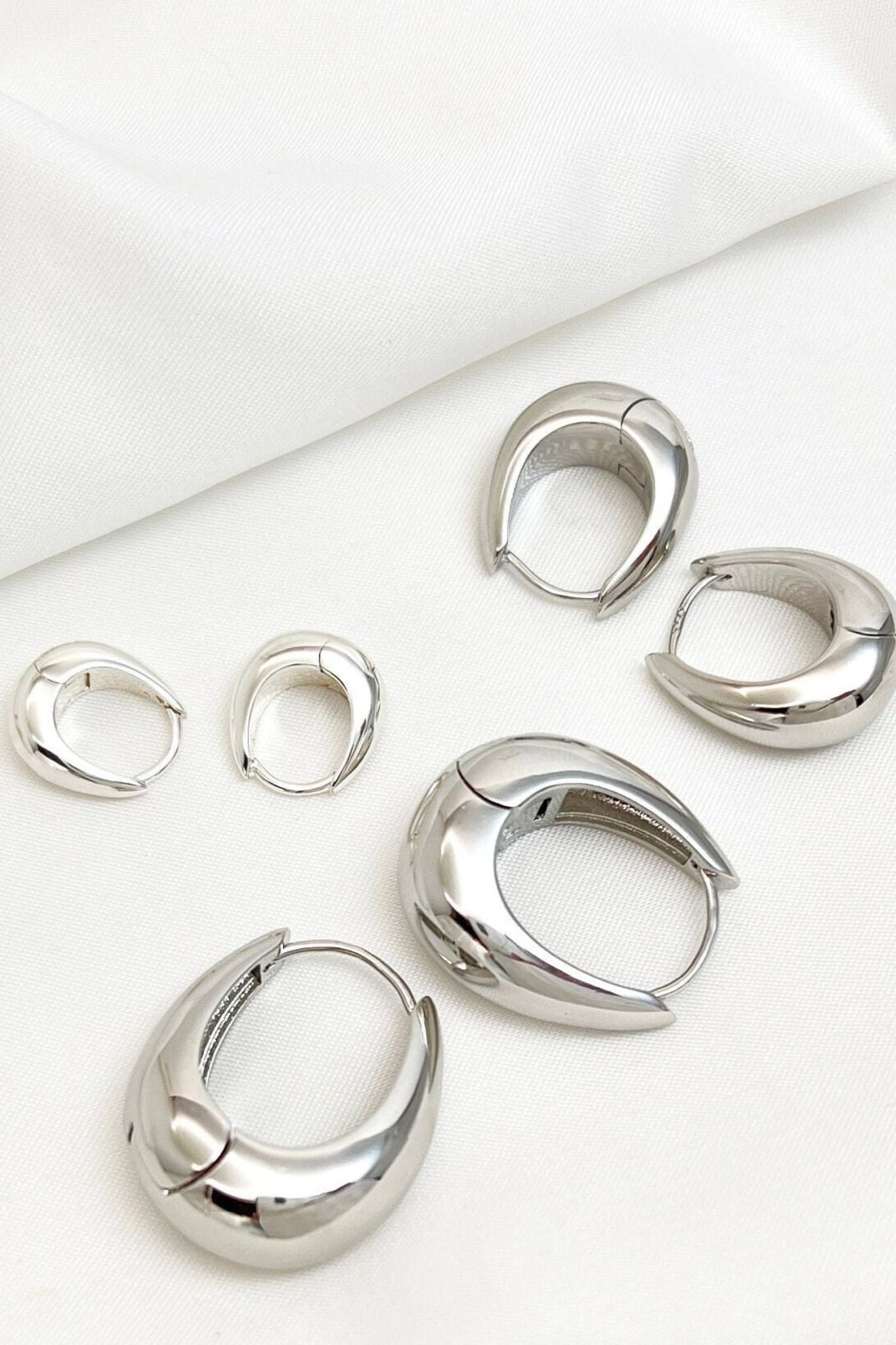 chunky-hoops-in-silver-various-sizes-closeup