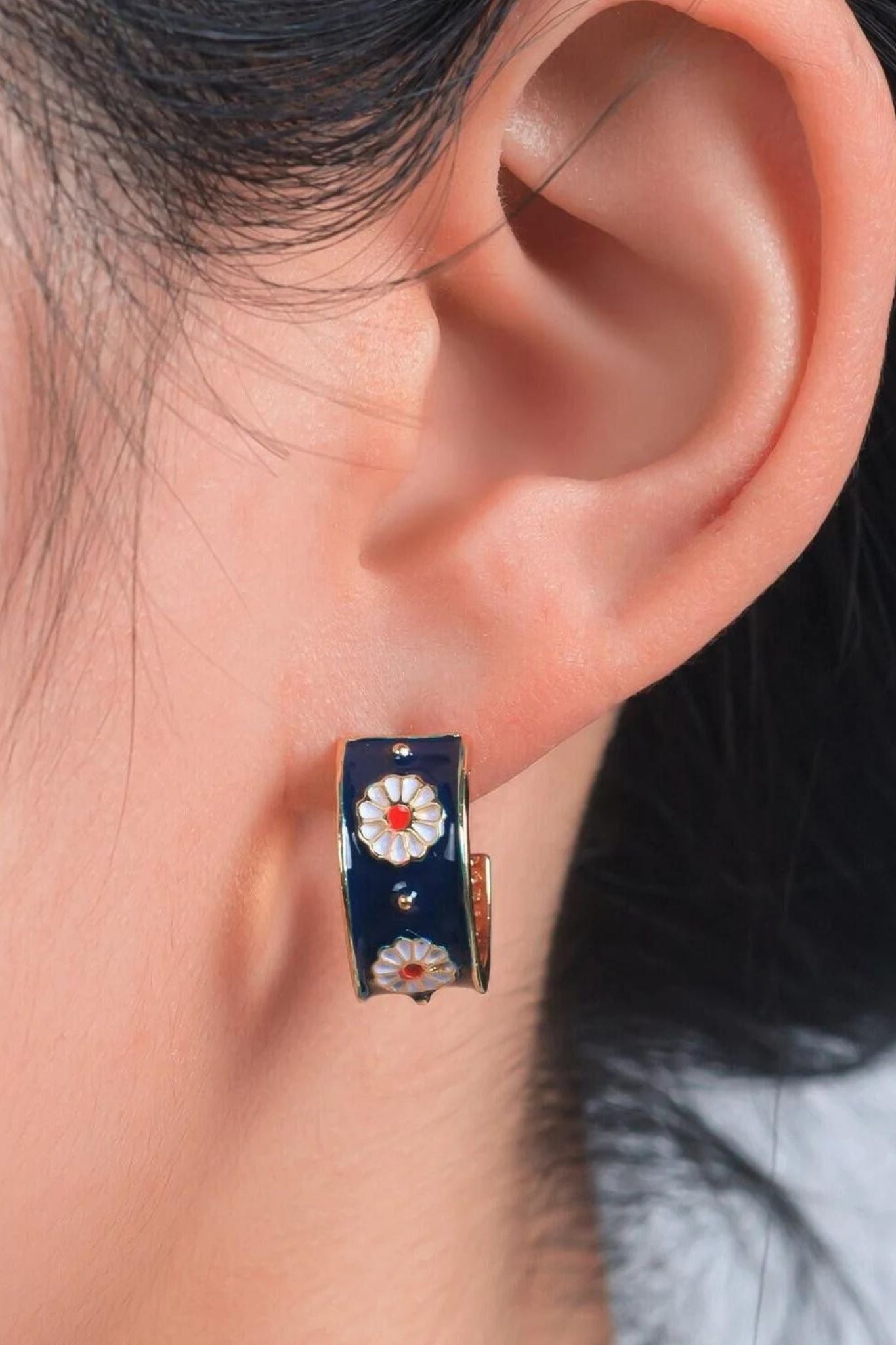 blue-daisy-half-hoops-model