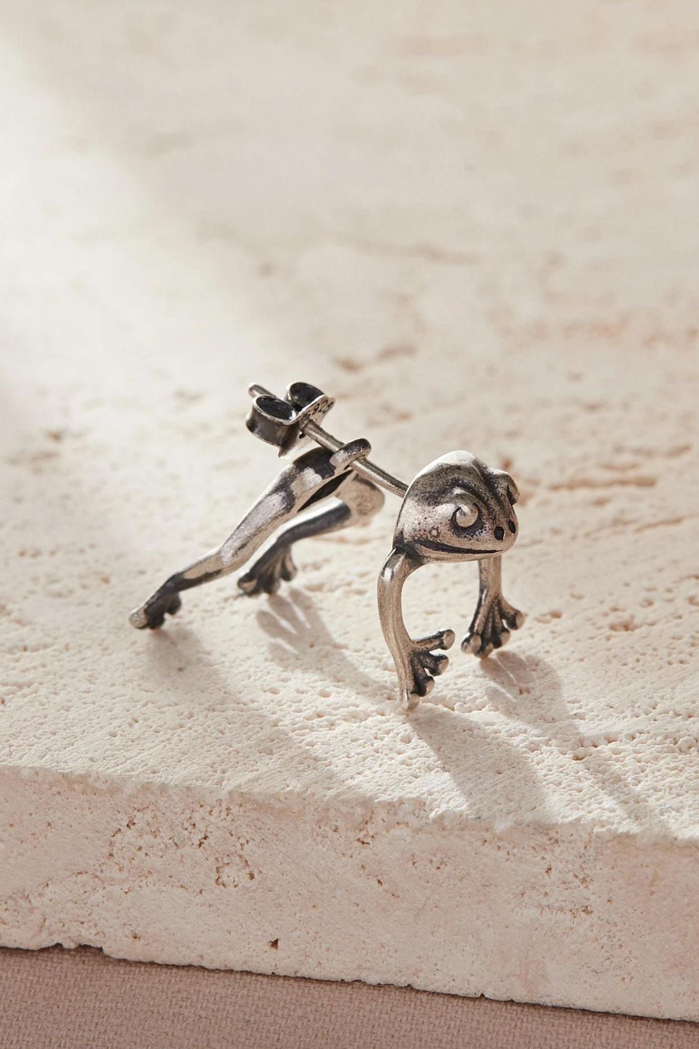 sterling-silver-frog-ear-jacket-closeup