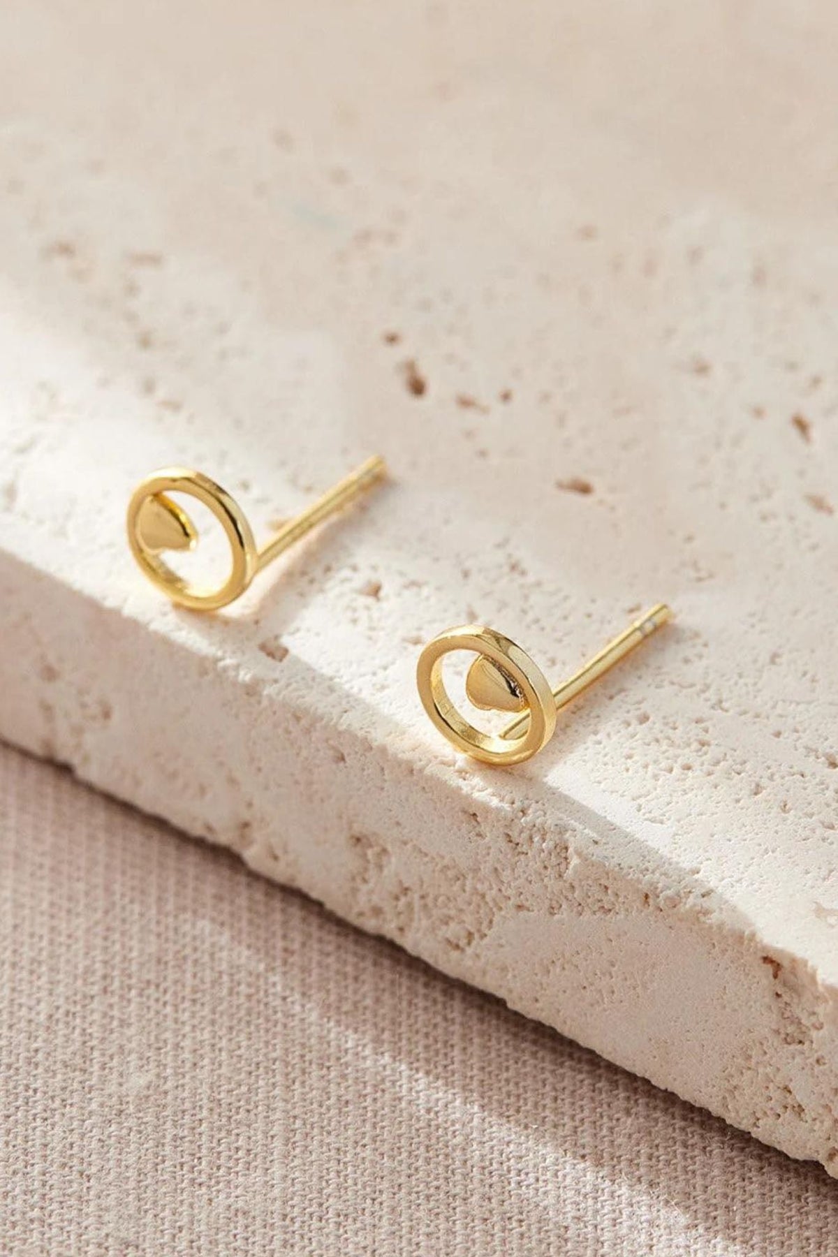 sterling-silver-6mm-circular-heart-studs-in-gold