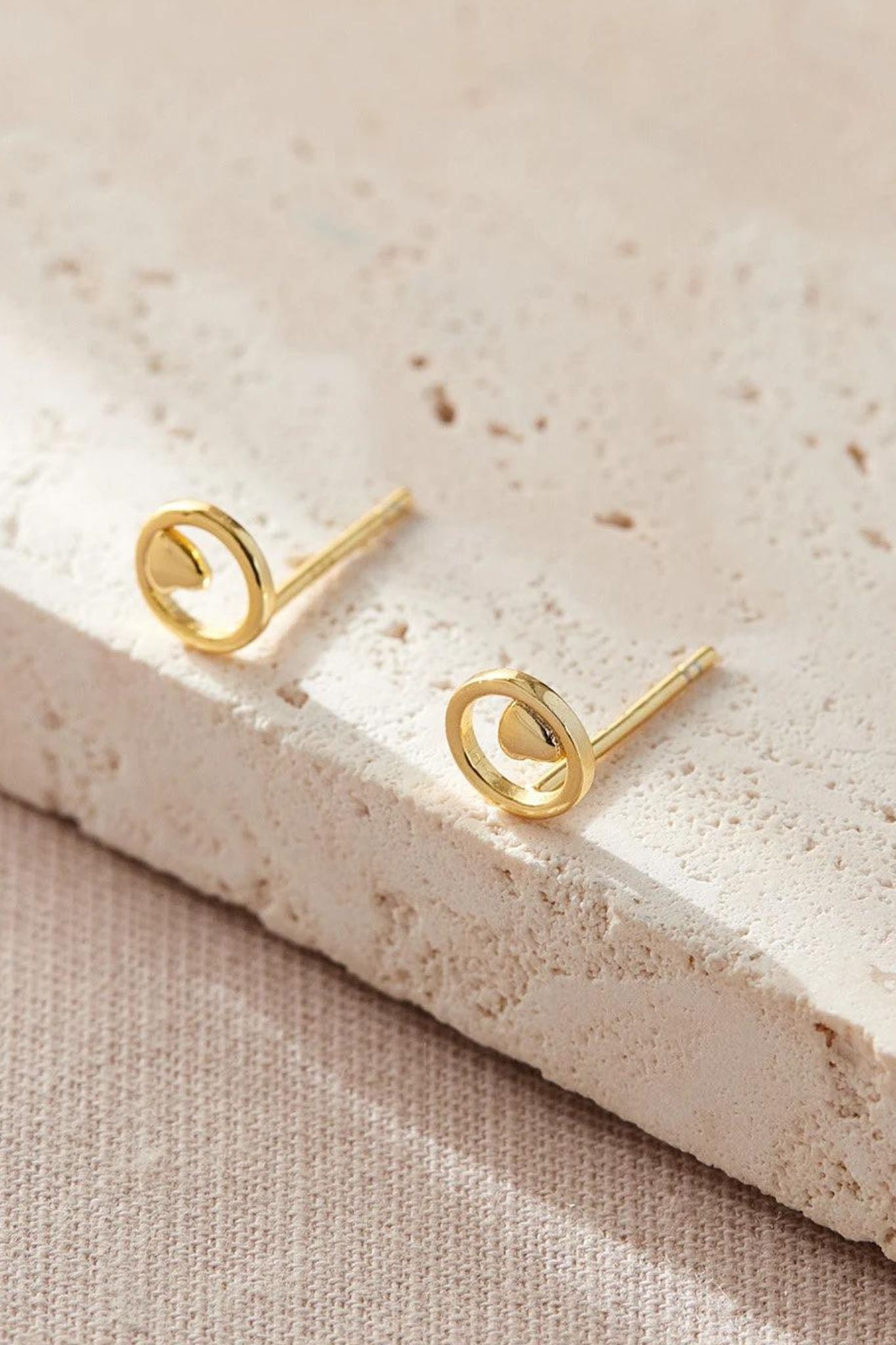 sterling-silver-6mm-circular-heart-studs-in-gold