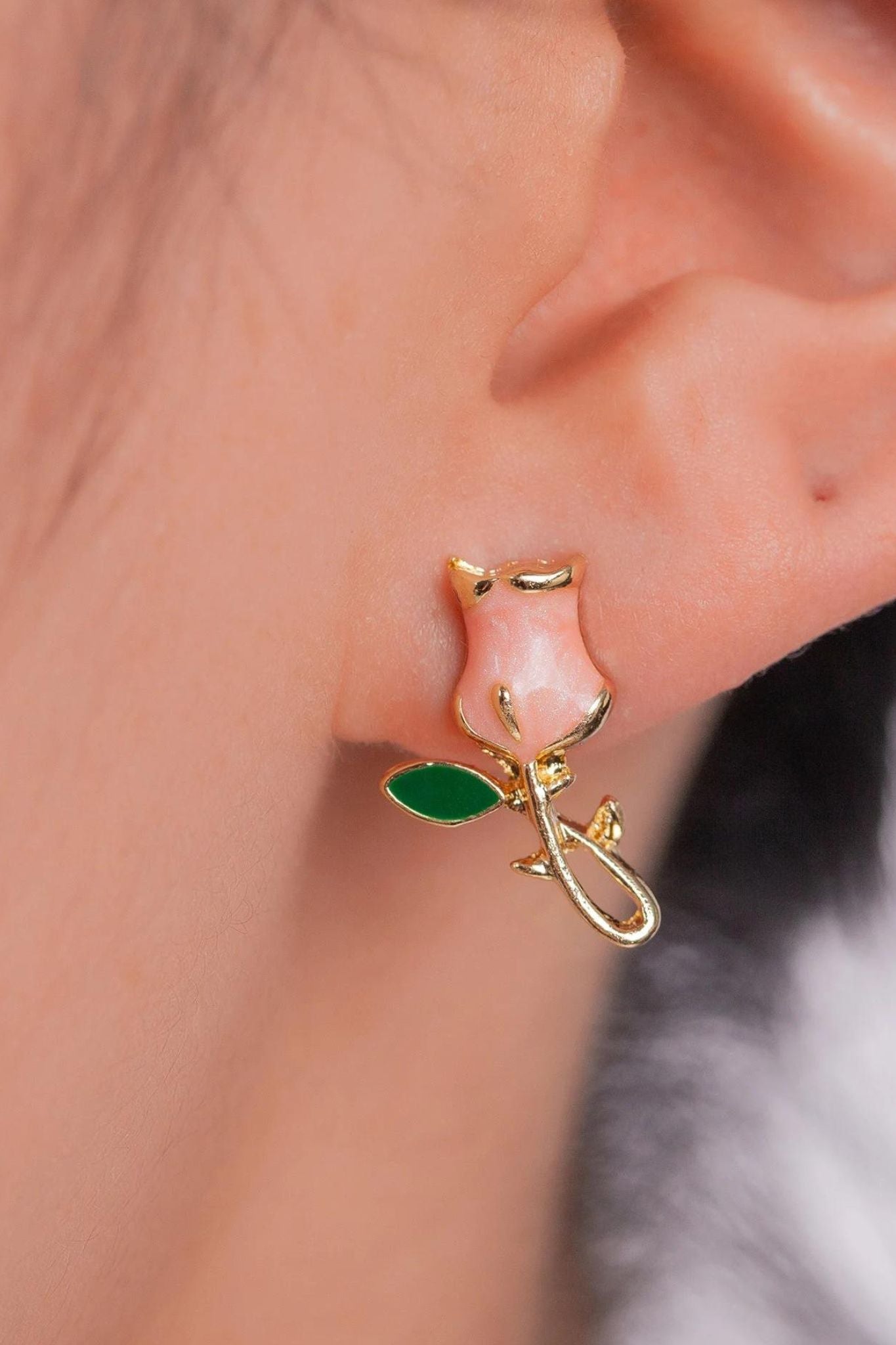 pink-tulip-studs-model