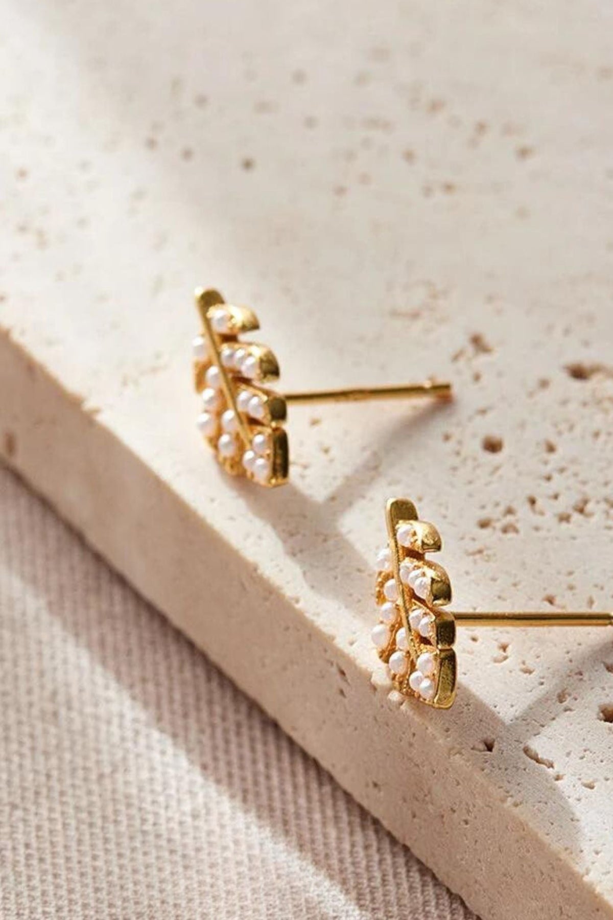 sterling-silver-sparkly-leaf-studs-in-gold