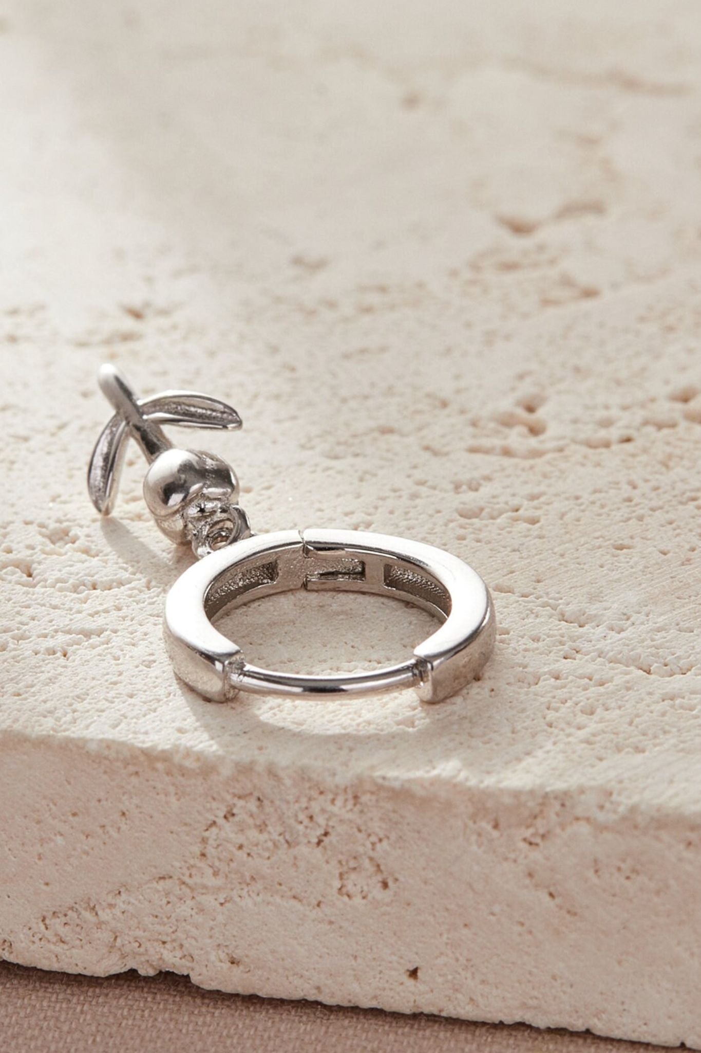 sterling-silver-tulip-hoops-in-silver-1-latch-closure