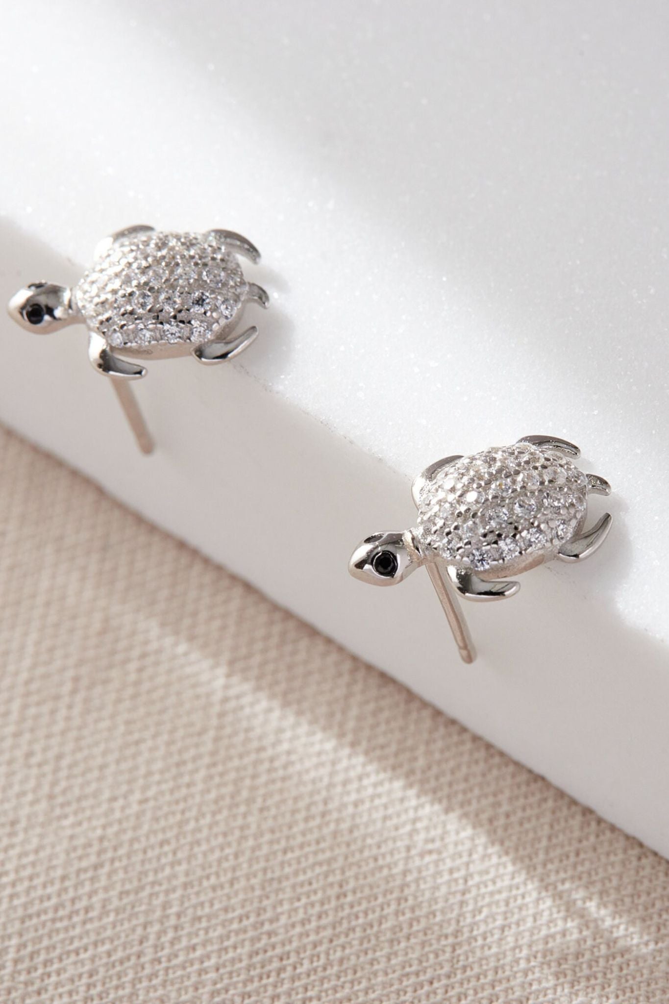 sterling-silver-cz-turtle-studs-closeup
