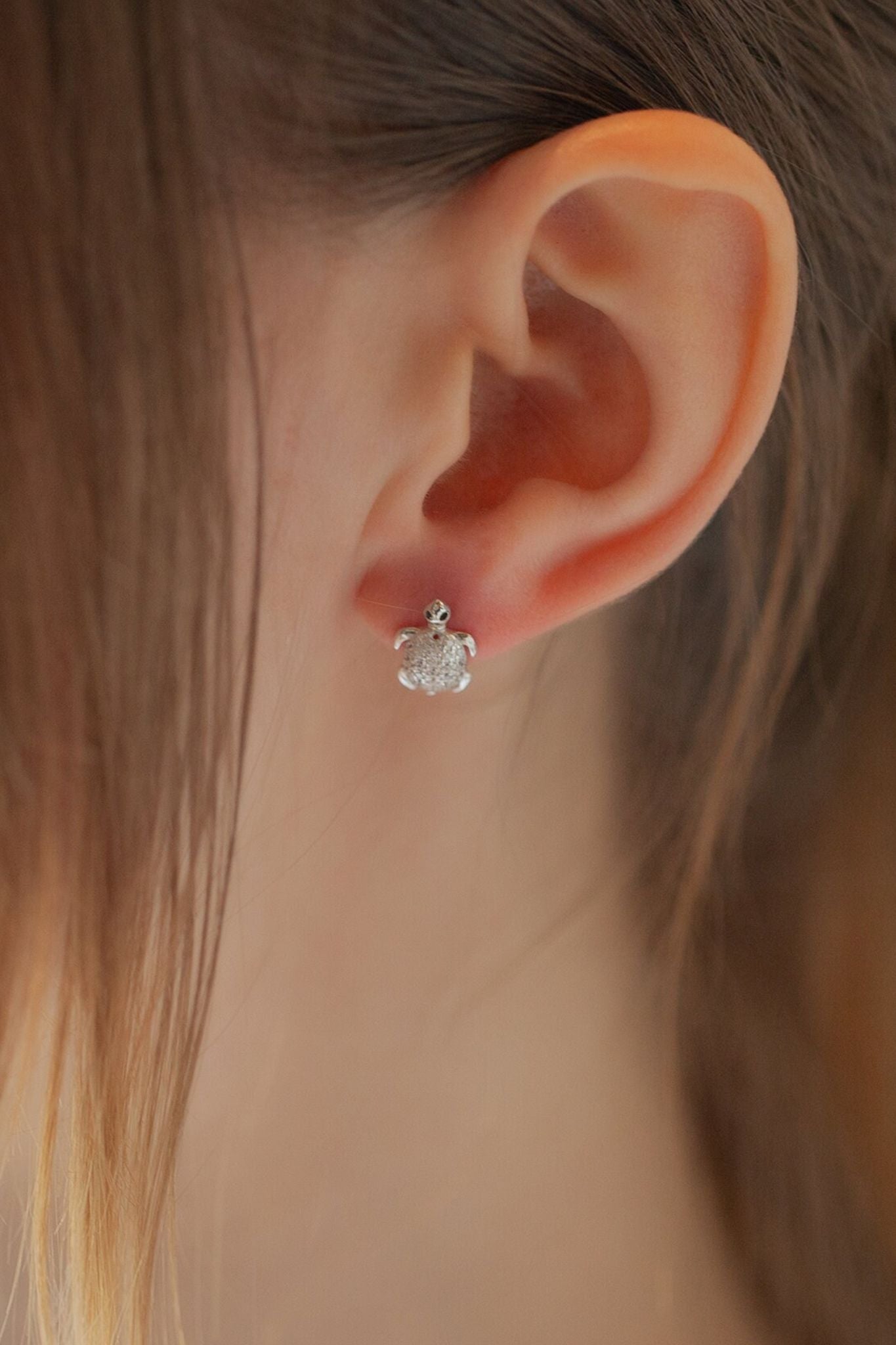 sterling-silver-cz-turtle-studs-model