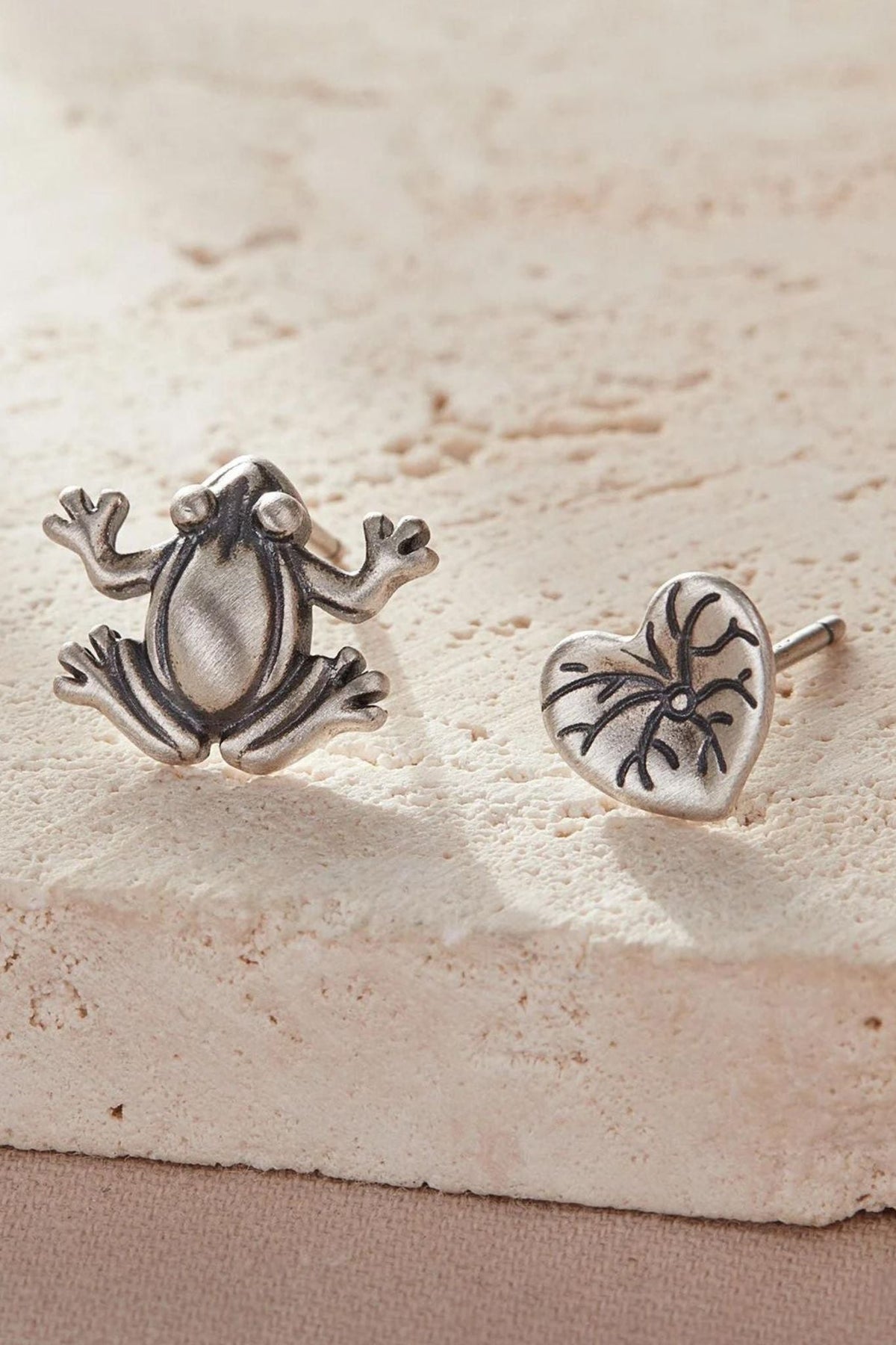 frog and lily pad leaf stud earrings made from S925 sterling silver, these earrings are mismatched and come as one frog and one lily leaf per pair