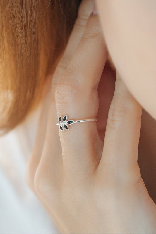 sterling-silver-leaf-ring-in-silver-black-model