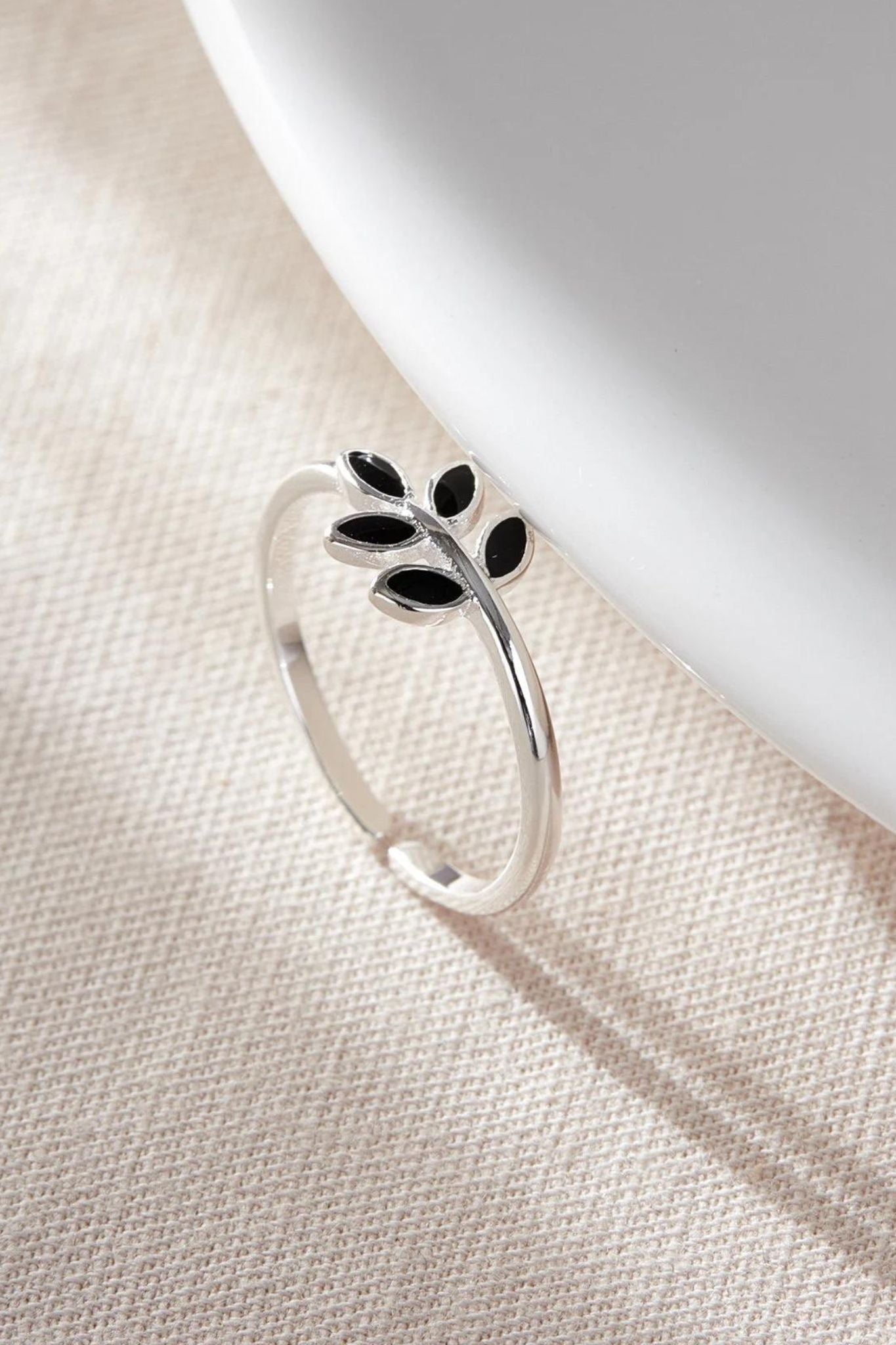 sterling-silver-leaf-ring-in-silver-black
