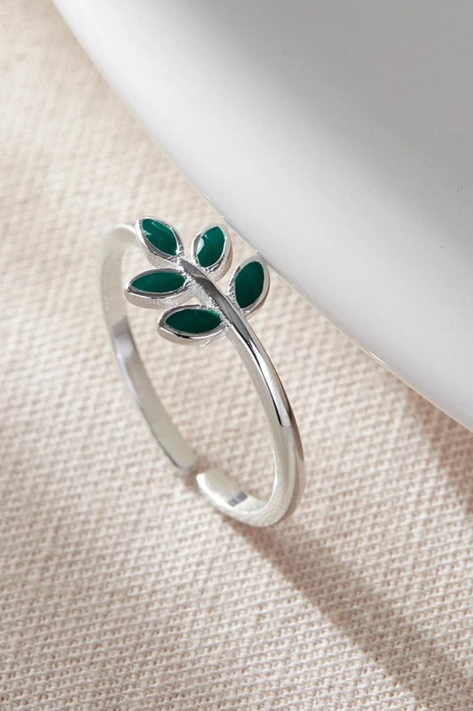 close up of the green olive leaf silver ring