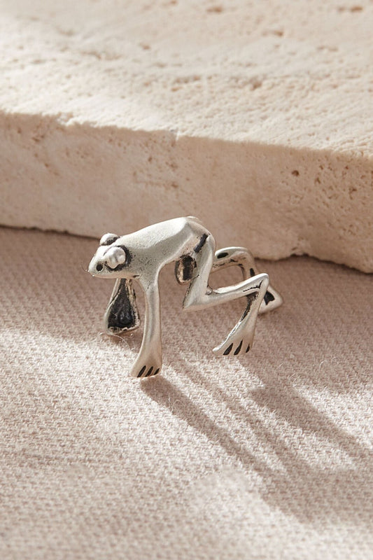 sterling-silver-frog-cuff-single-closeup