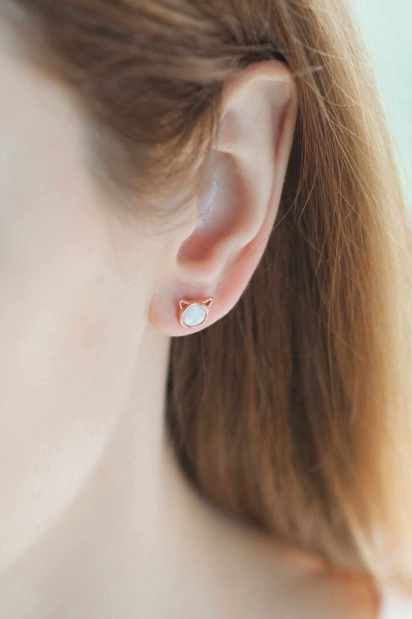 sterling-silver-moonstone-cat-studs-model