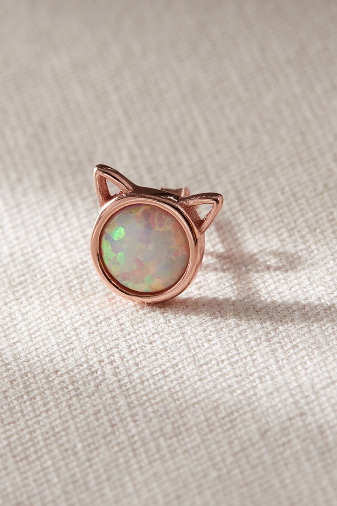 sterling-silver-moonstone-cat-studs-closeup