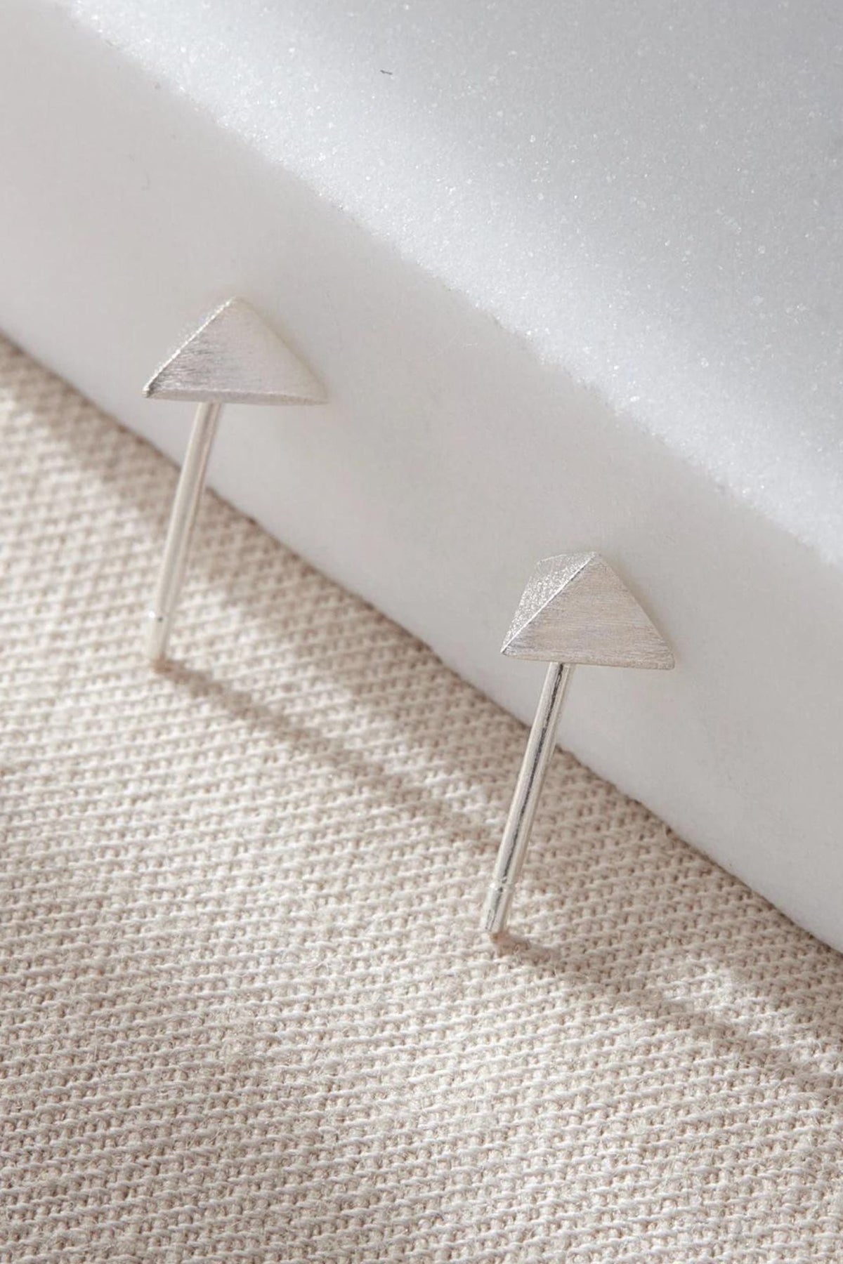 sterling-silver-pyramid-studs-3d-view