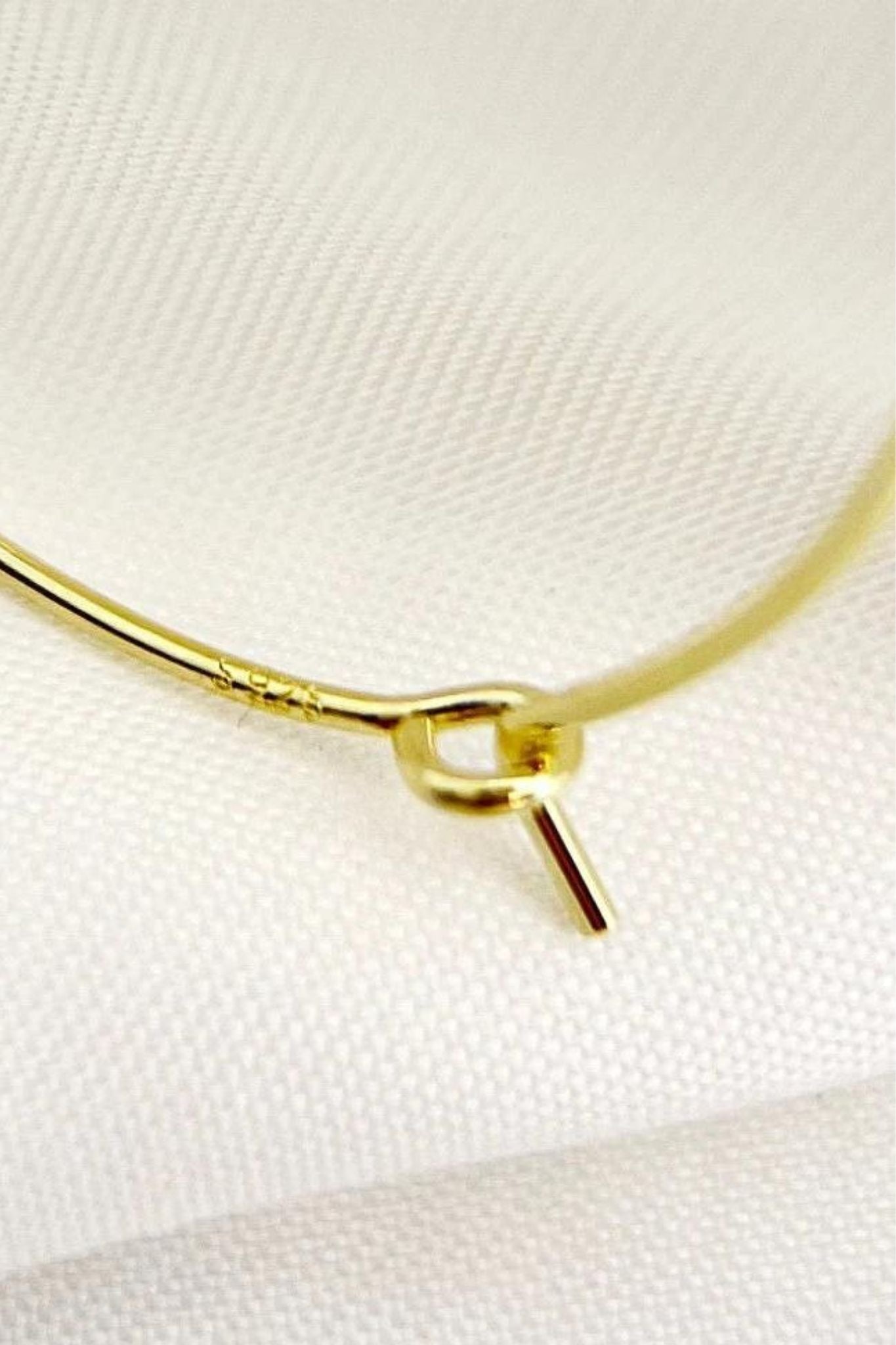 gold-plated-sterling-silver-thin-hoops-various-sizes-closeure-latch-hook