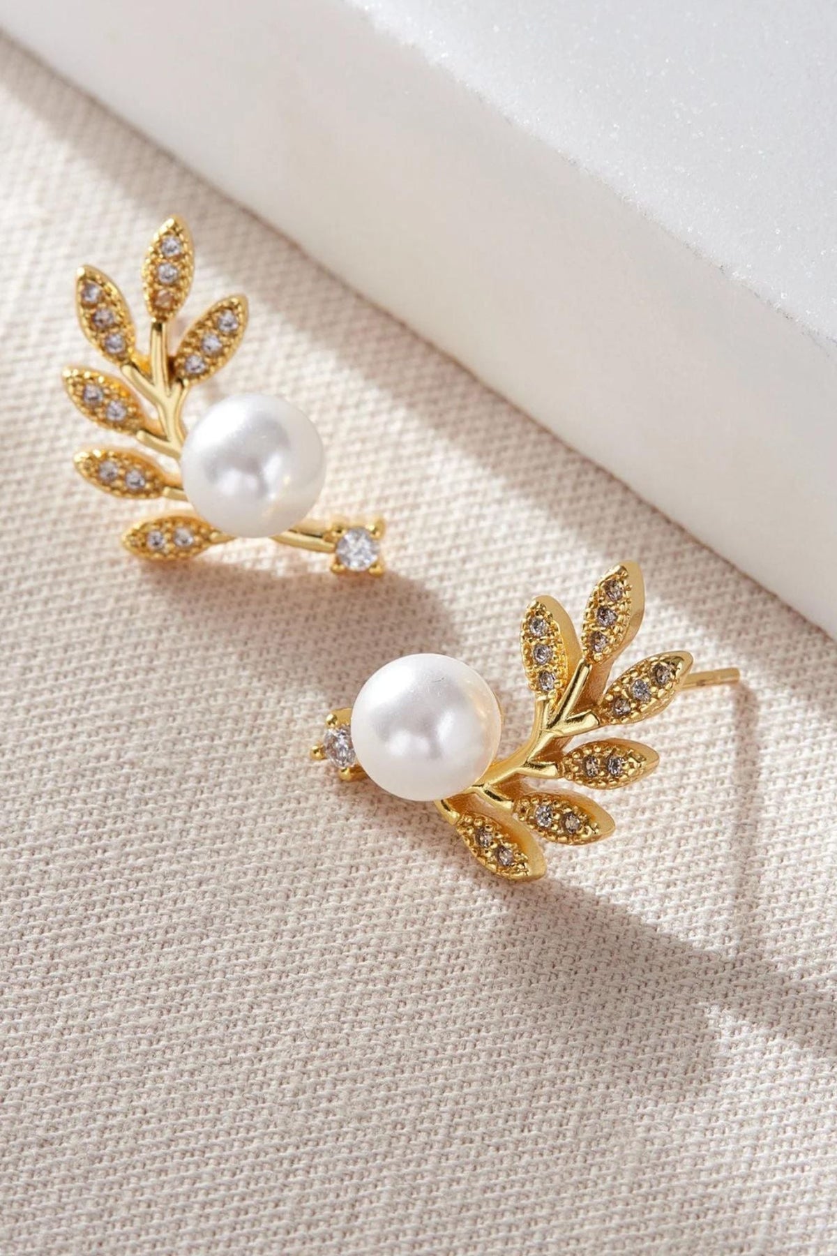 sparkly-leaf-pearl-studs