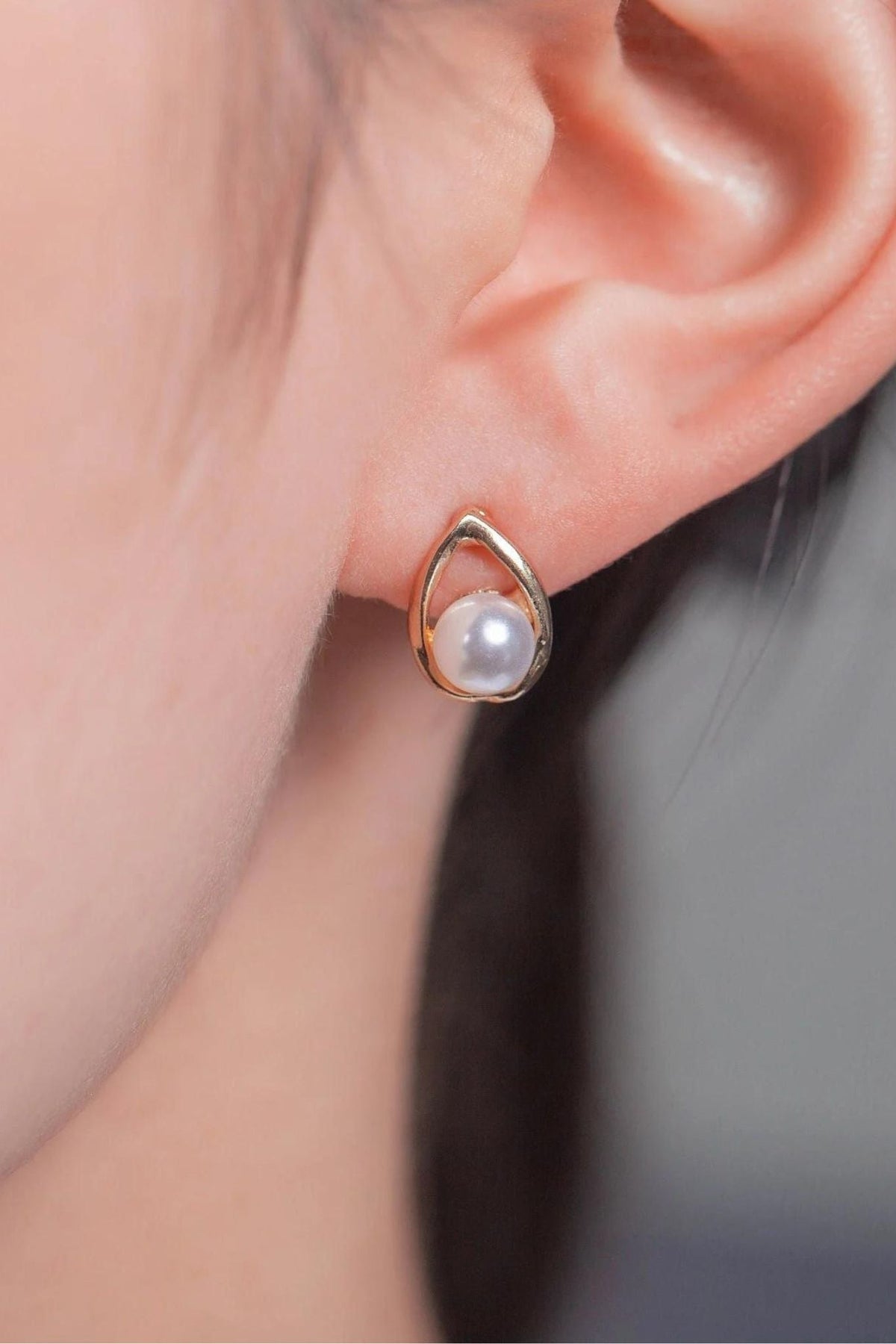 oval-pearl-studs-model