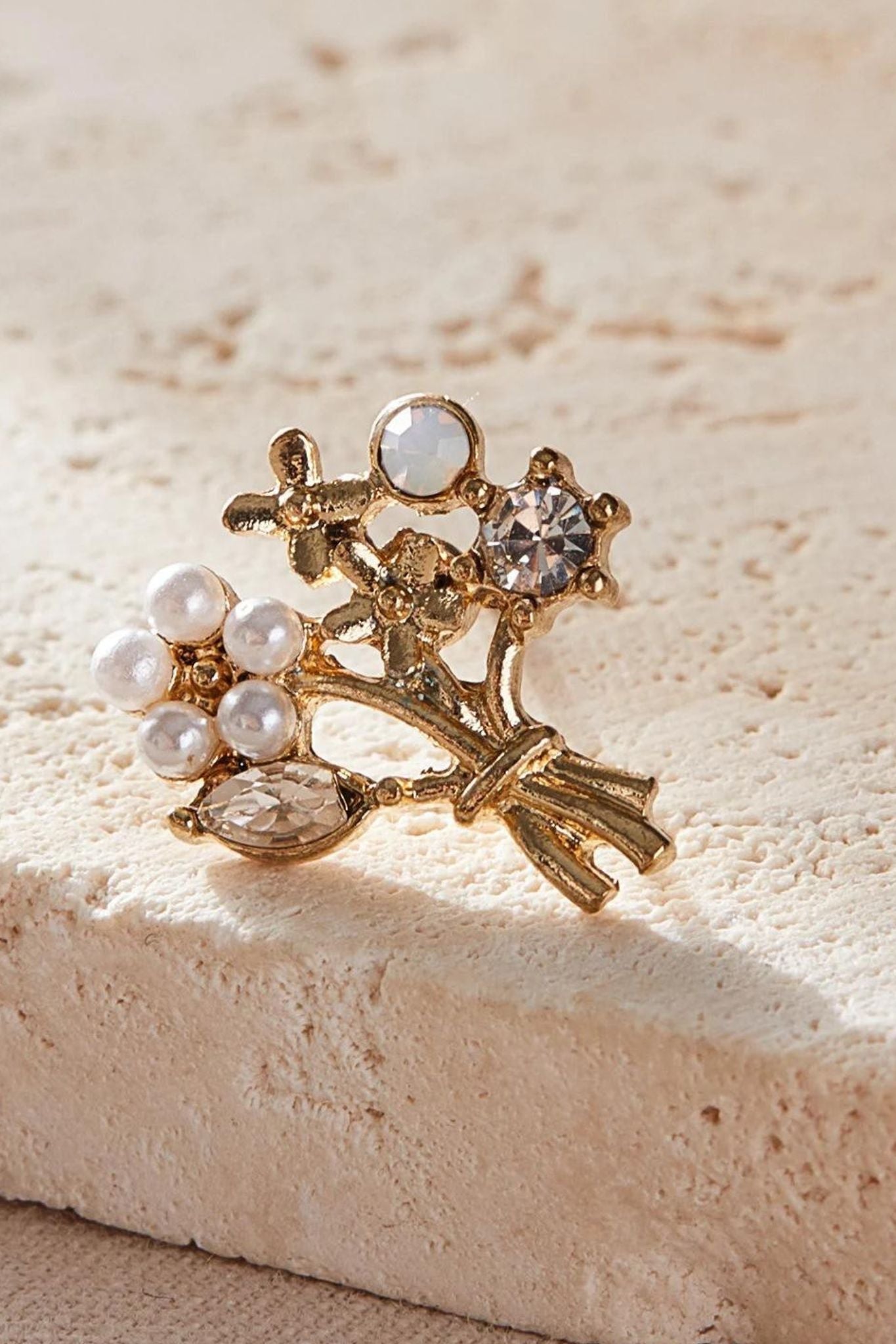 floral-bouquet-pearl-studs-closeup