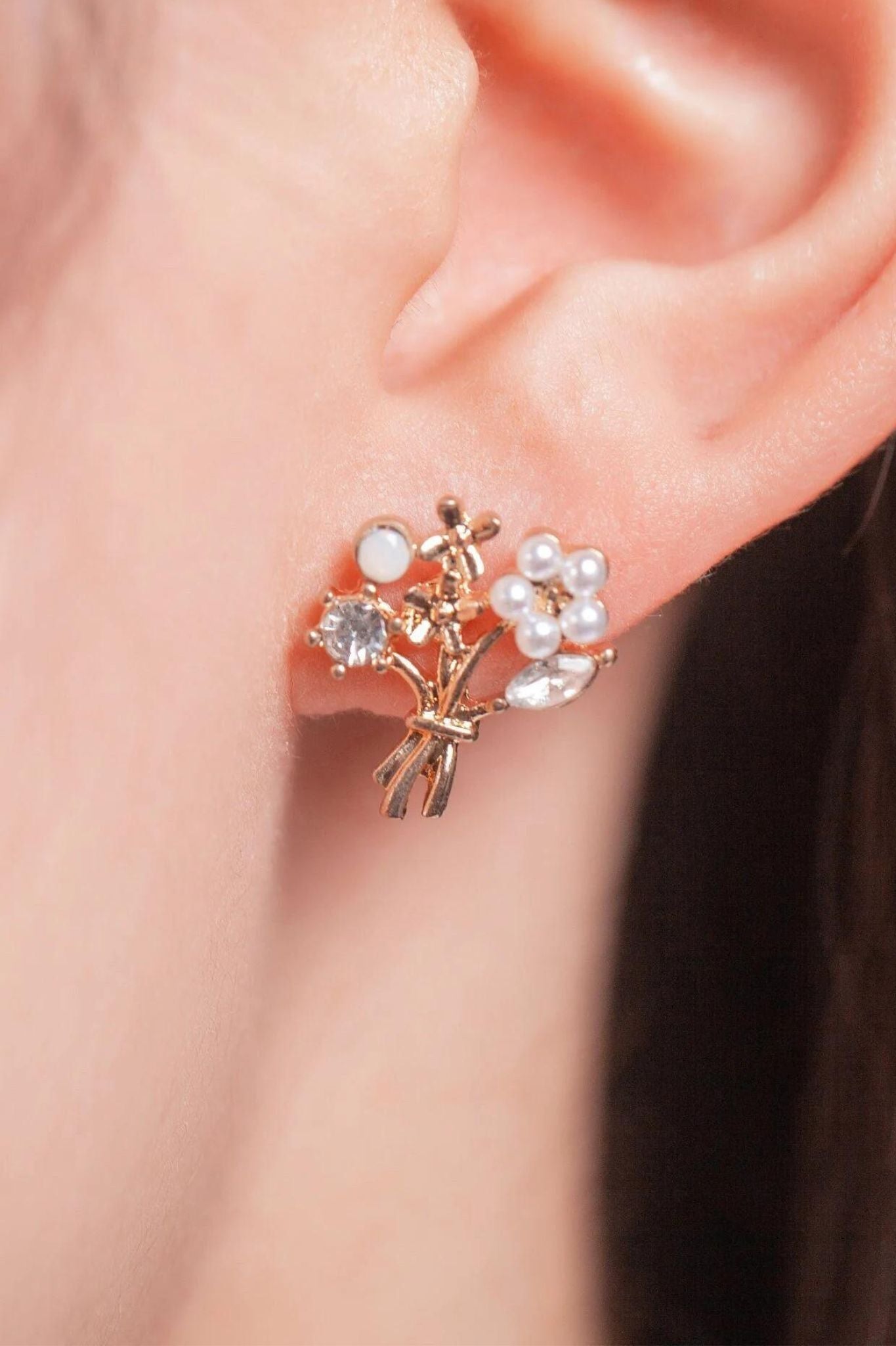 floral-bouquet-pearl-studs-model
