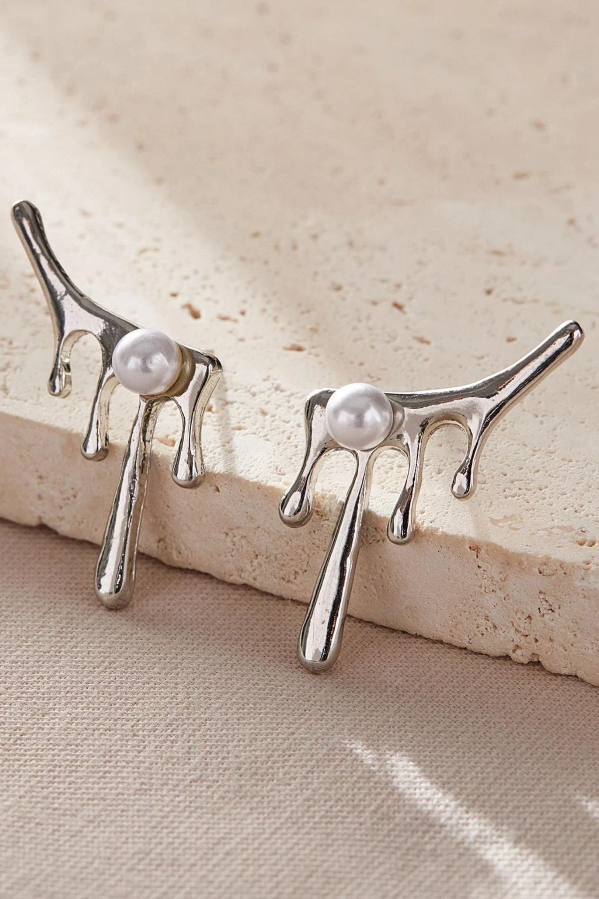 waterflow-pearl-stud-earrings
