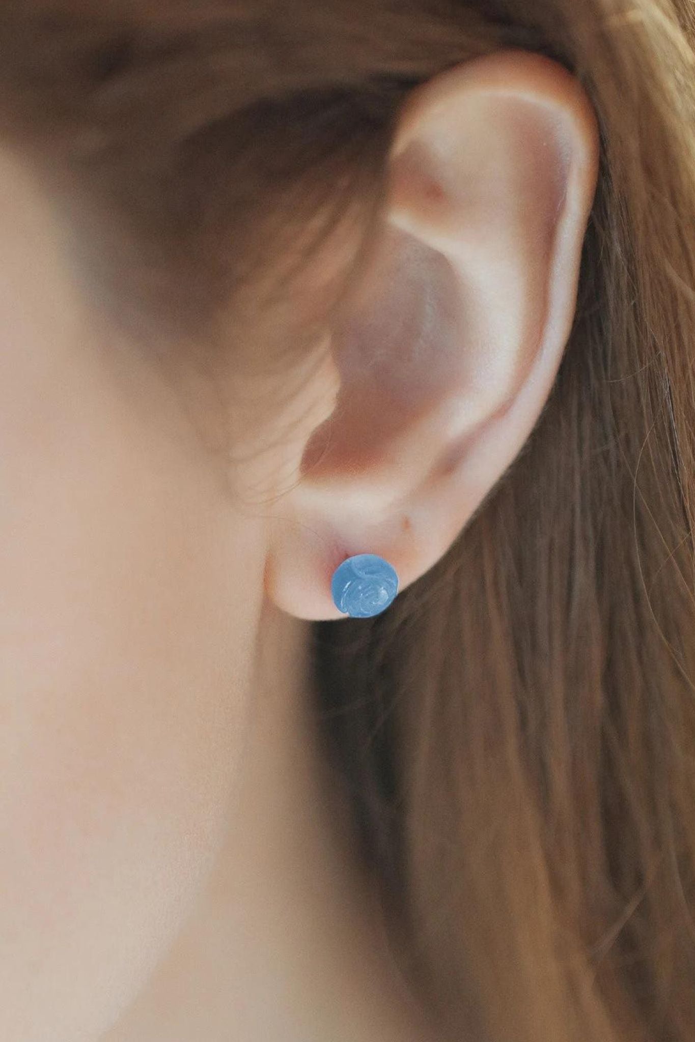 blue-crystal-rose-flower-studs-model