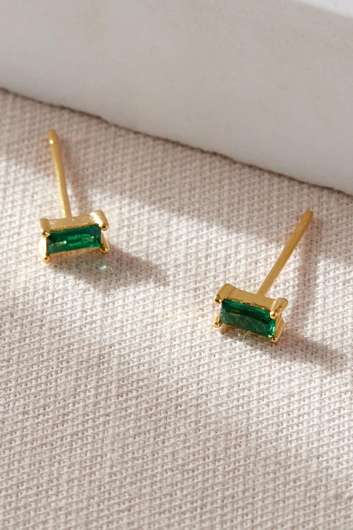 sterling-silver-green-cz-baguette-studs-in-gold