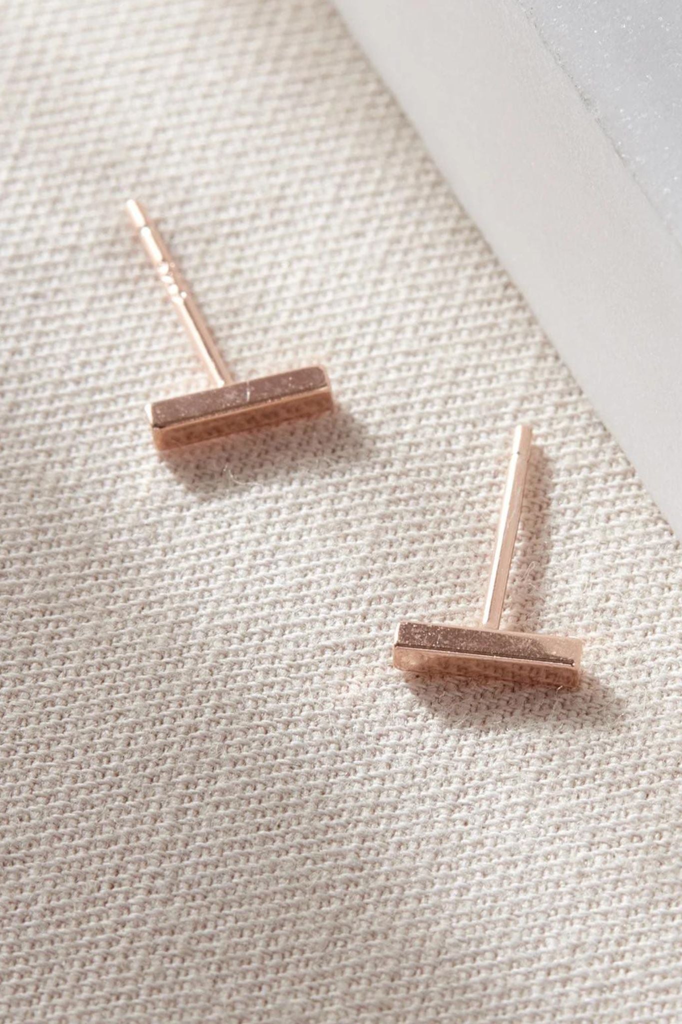 sterling-silver-bar-stud-in-rose-gold