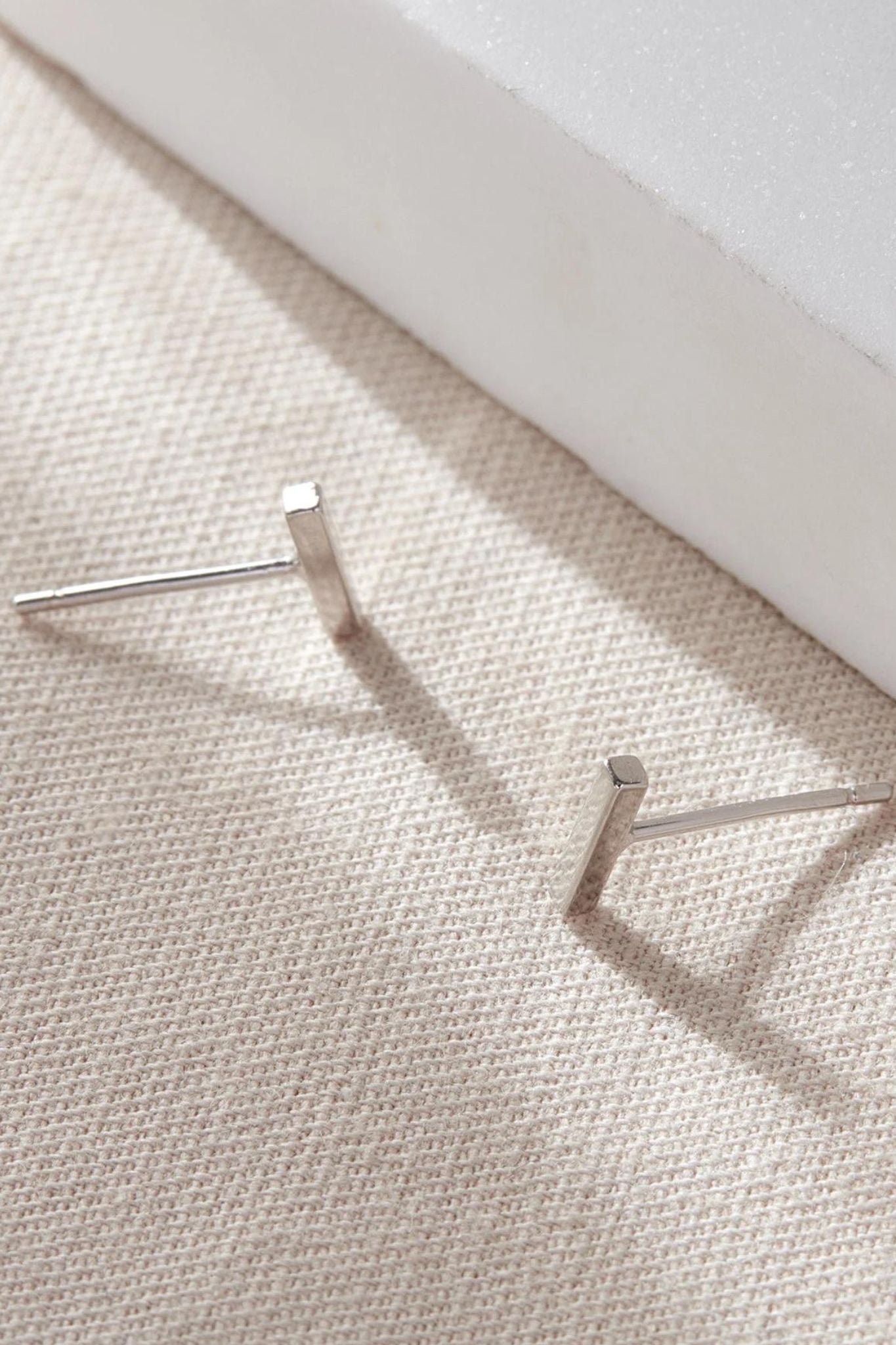 sterling-silver-bar-stud-in-silver