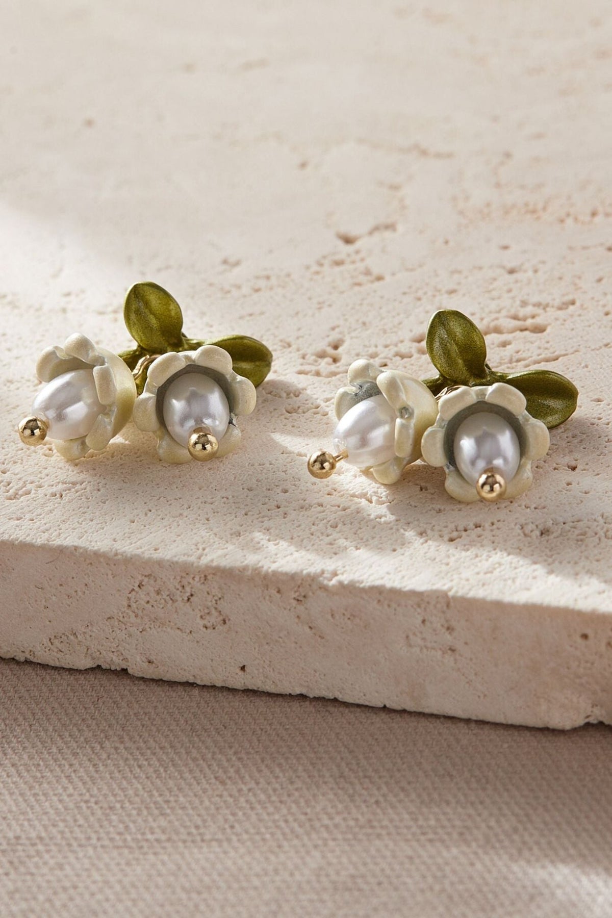 lily-of-the-valley-floral-earrings-closeup