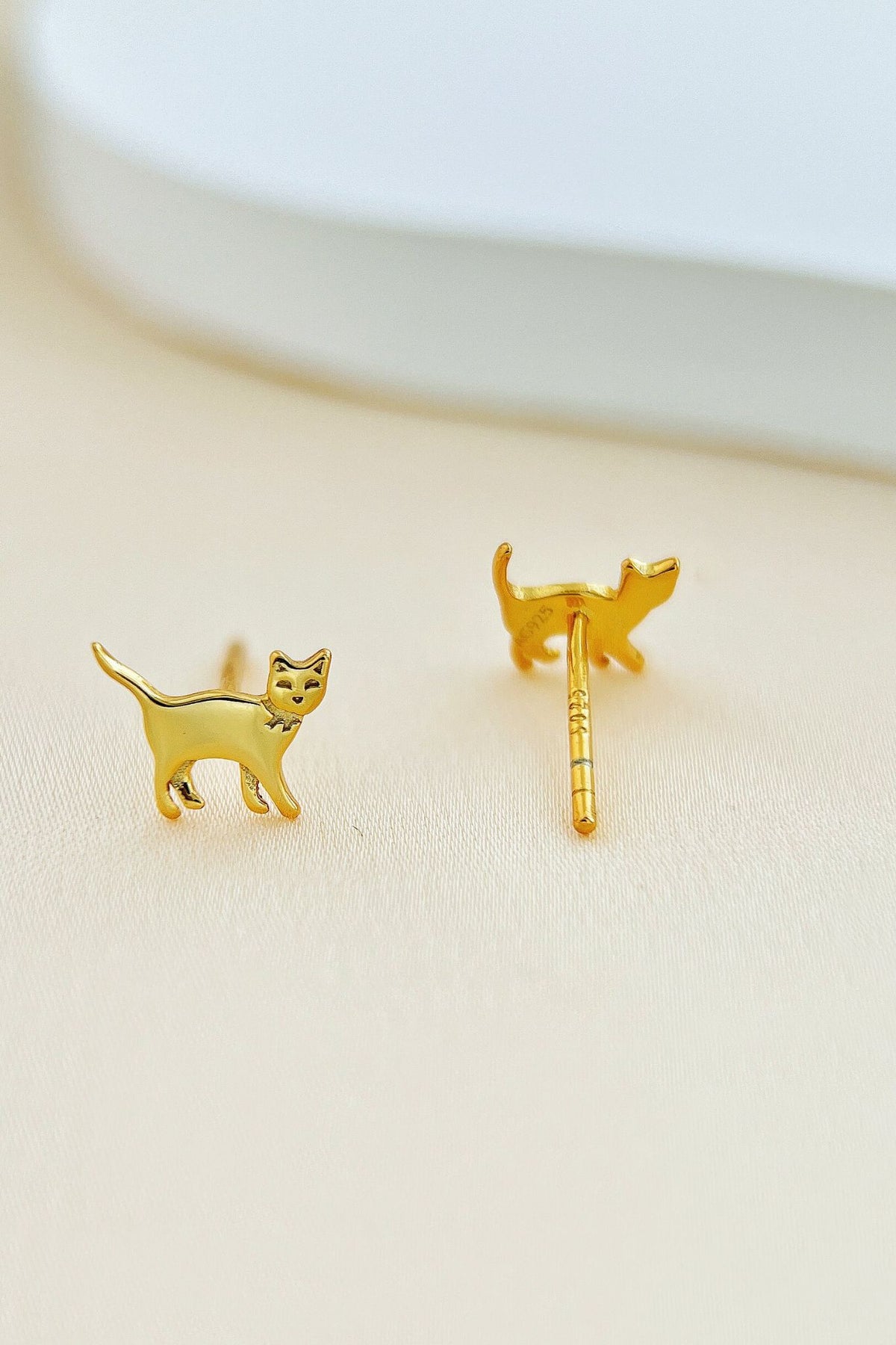 sterling-silver-cat-studs-in-gold-hallmark