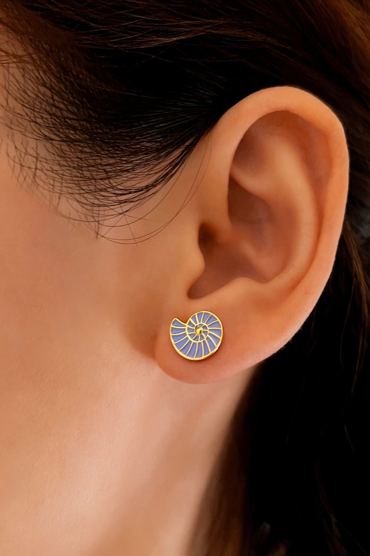 sterling-silver-sea-shell-studs-in-gold-model