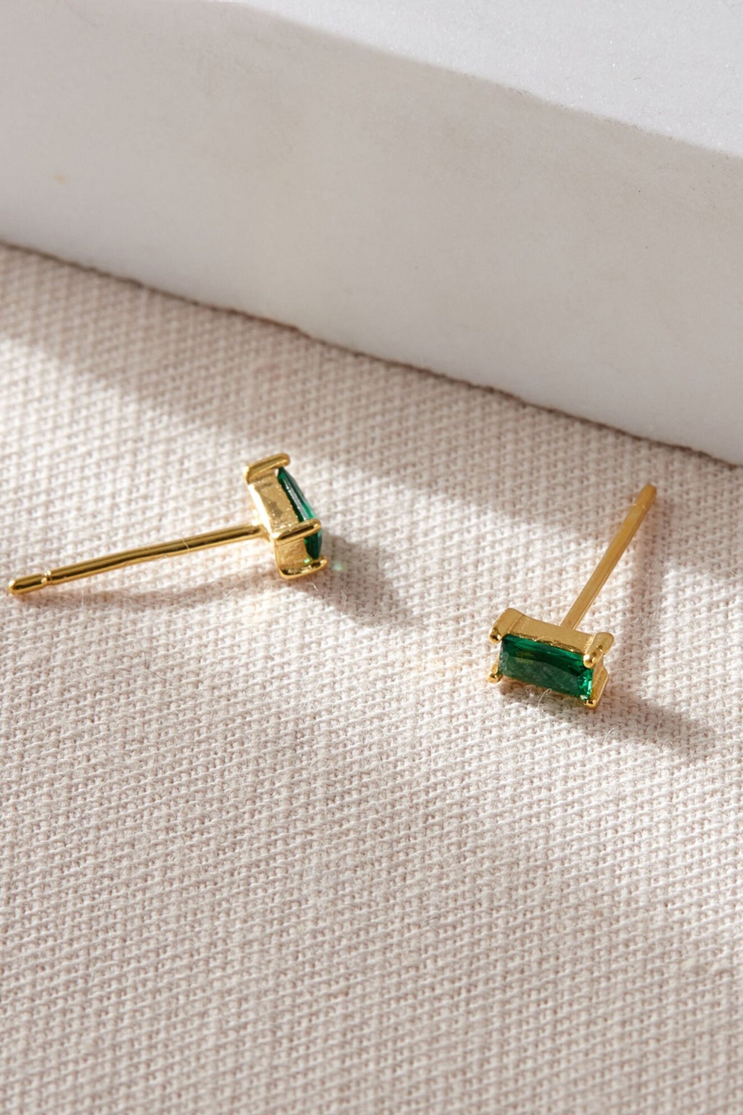 sterling-silver-green-cz-baguette-studs-in-gold-back-front