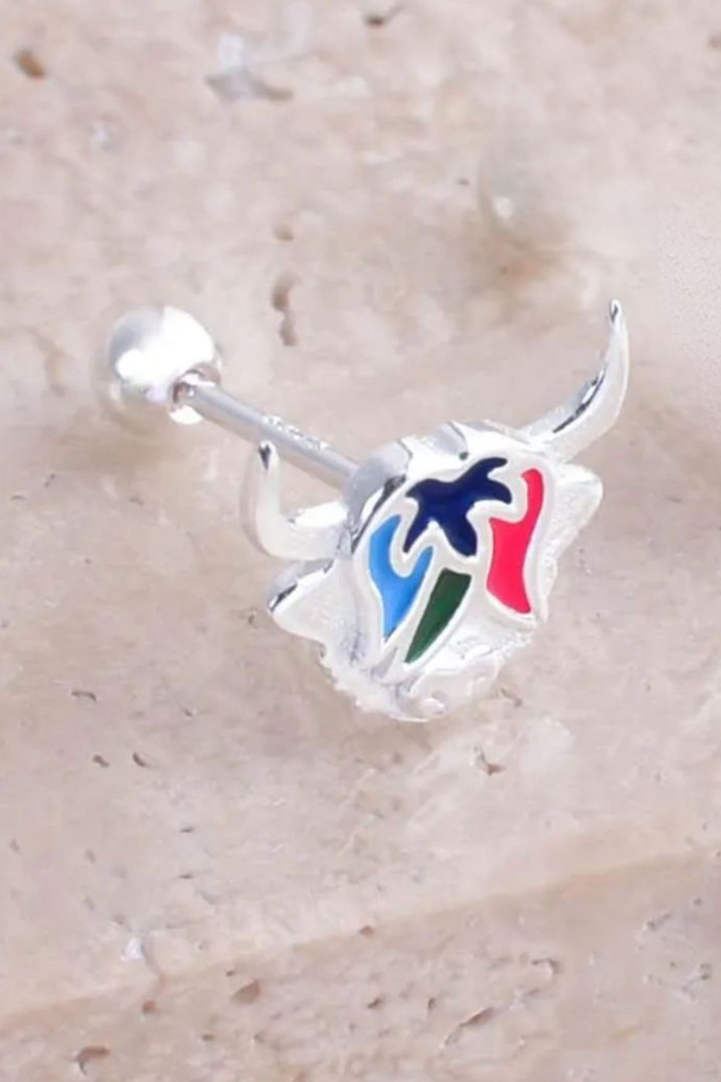 sterling-silver-colourful-highland-cow-cartilage-stud-single-closeup