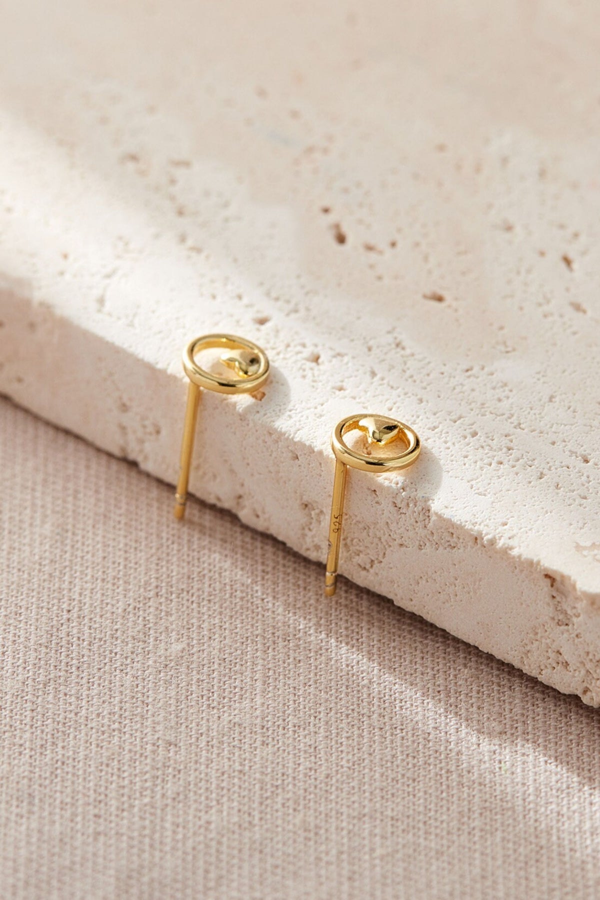 sterling-silver-6mm-circular-heart-studs-in-gold-closeup