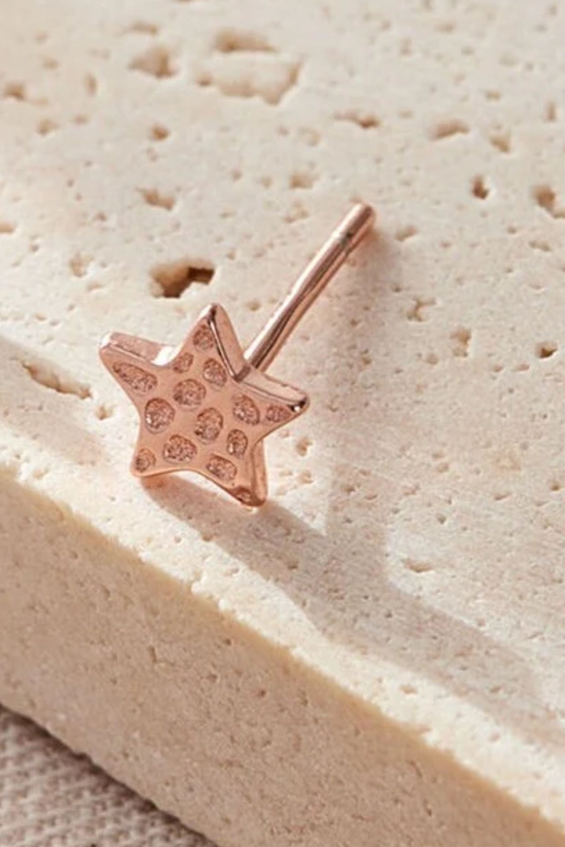 sterling-silver-hammered-star-studs-6mm-in-rose-gold-closeup