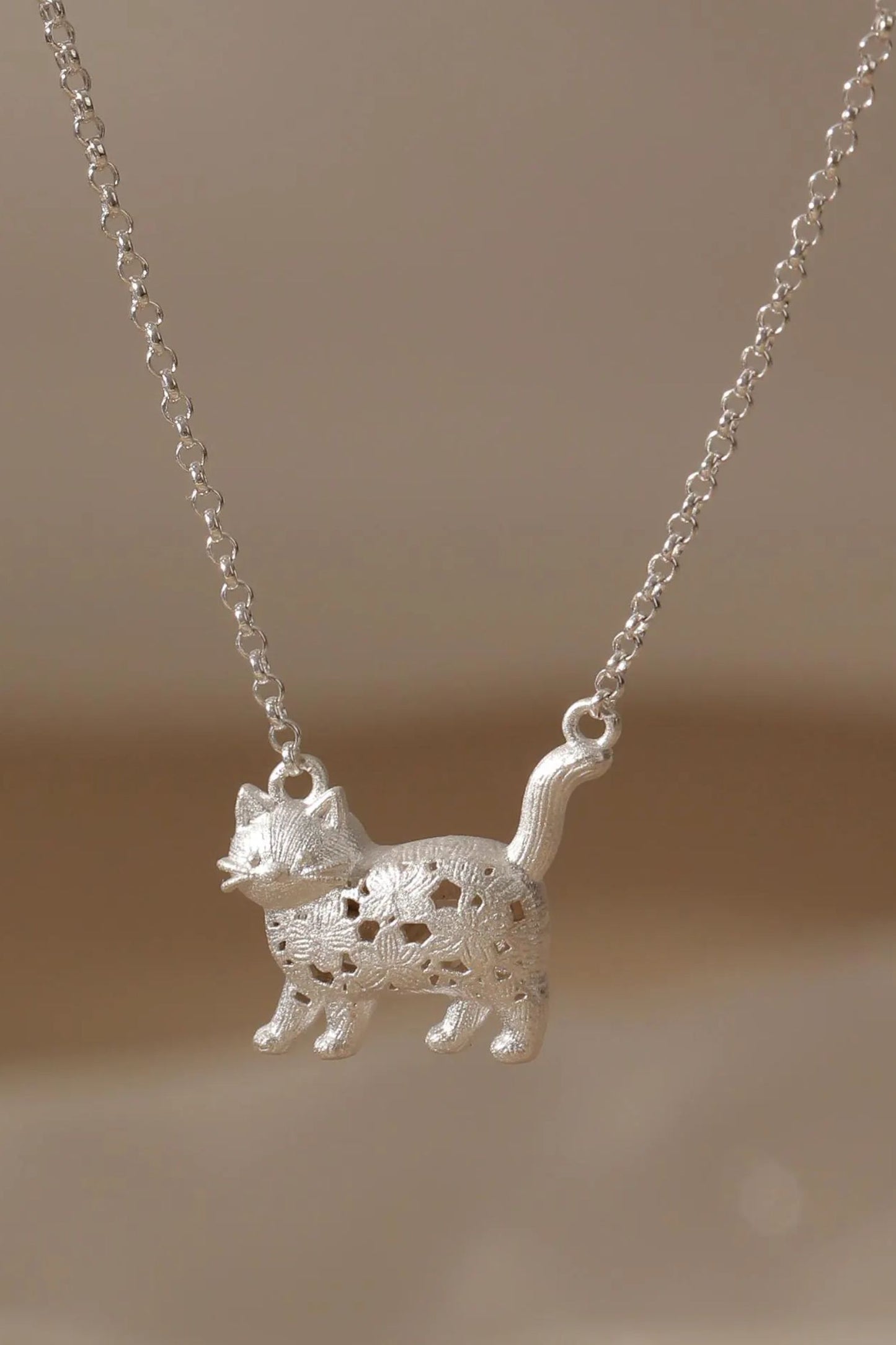 sterling-silver-cute-cat-necklace-amazing-mum-closeup