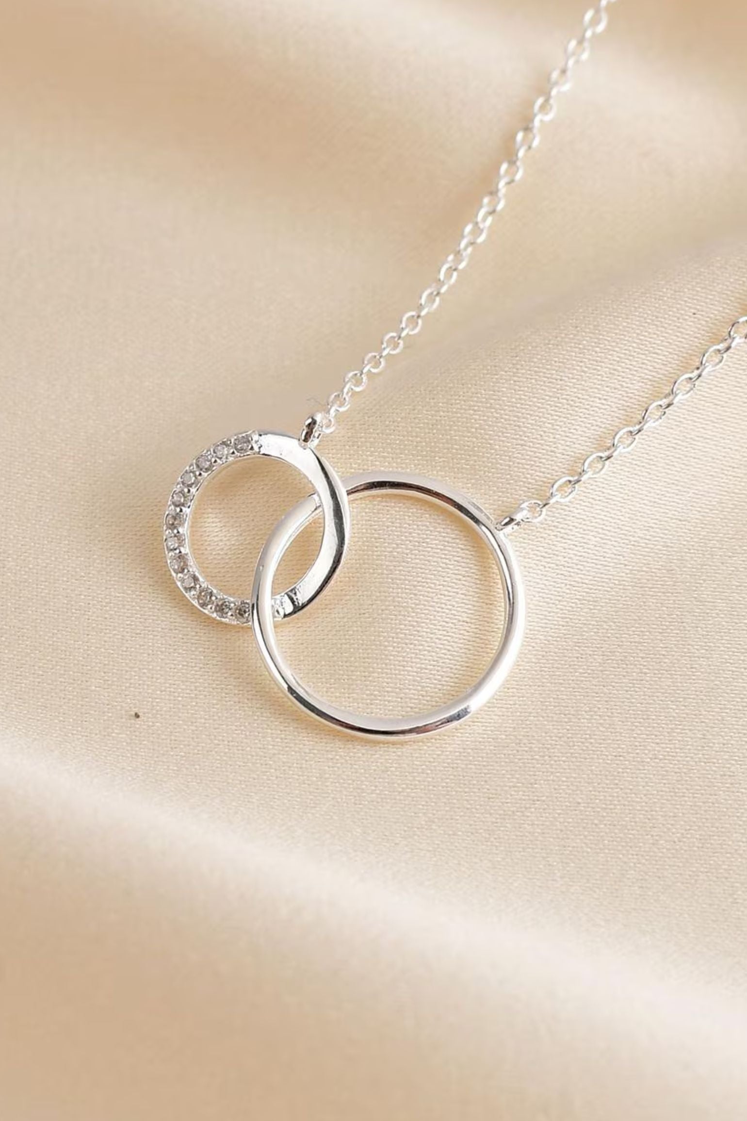sterling-silver-cz-two-rings-necklace-amazing-mum-closeup
