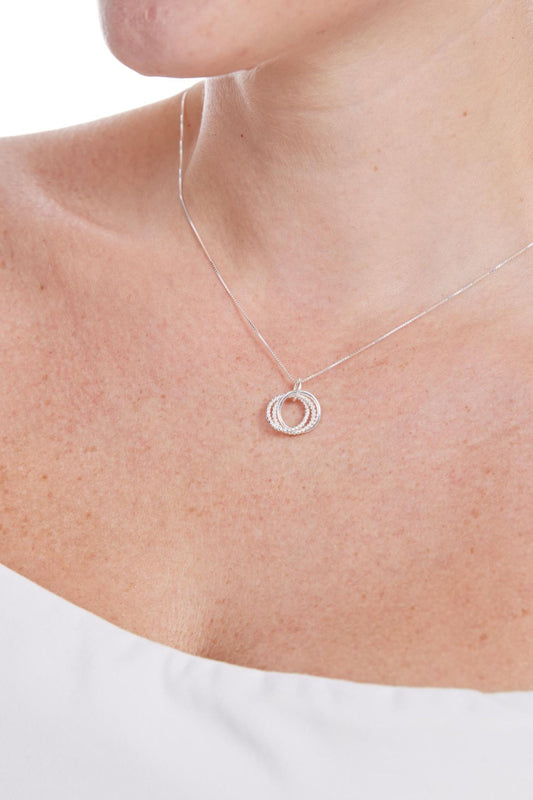 sterling-silver-three-rings-dotted-necklace-model