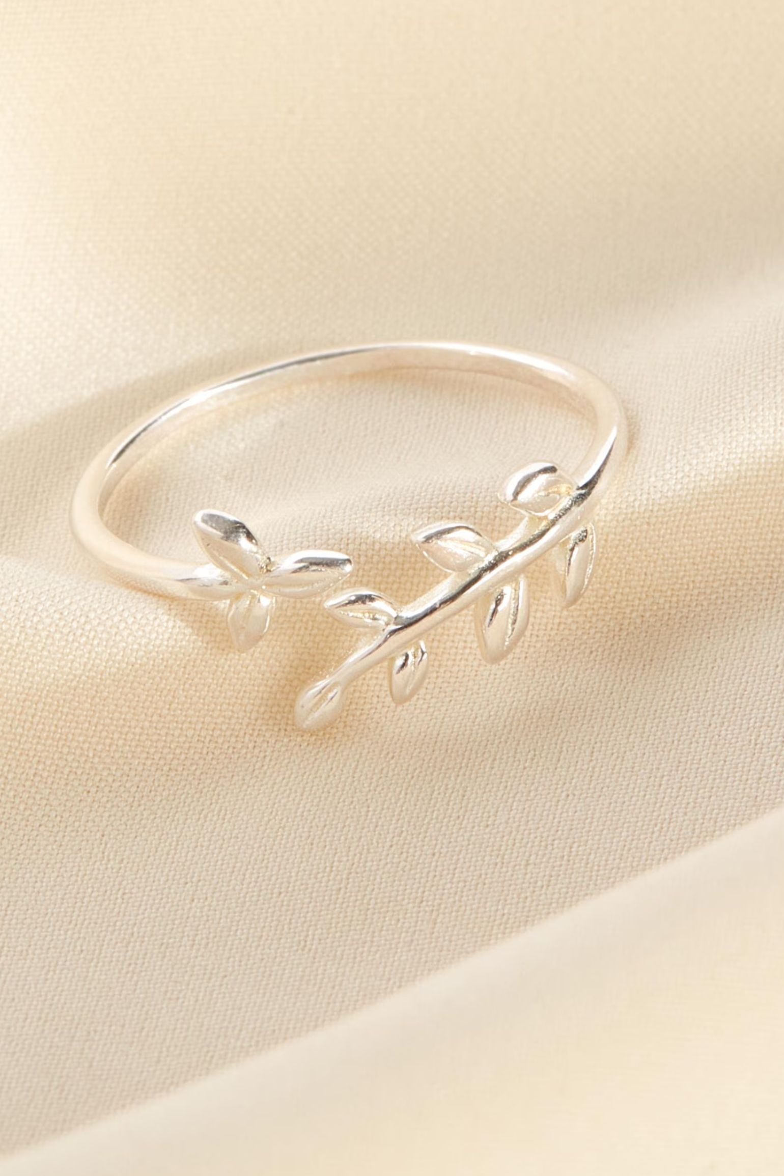 sterling-silver-olive-leaf-ring-in-silver-closeup
