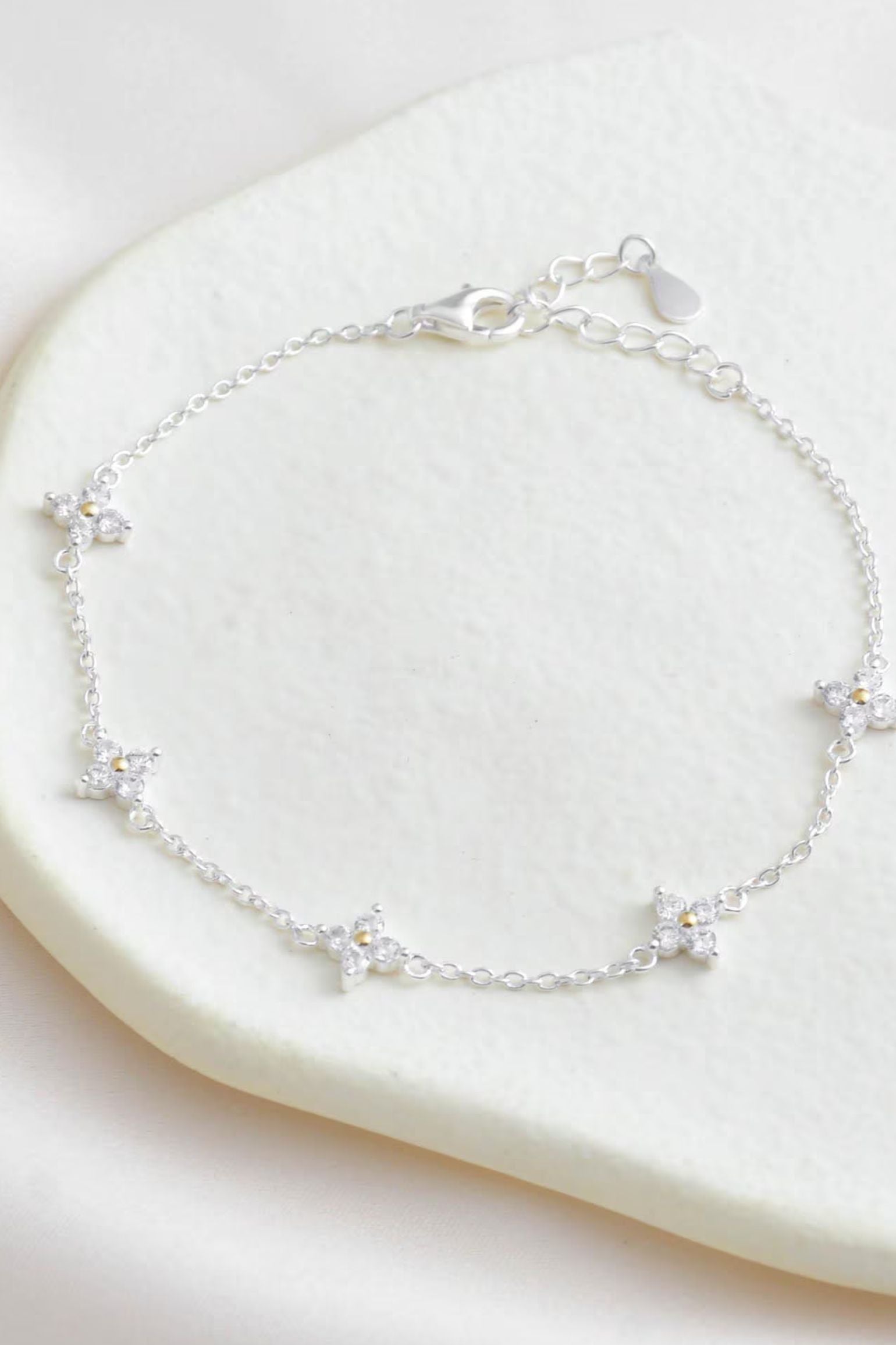 sterling-silver-cz-floral-bracelet-mum-laying-flat