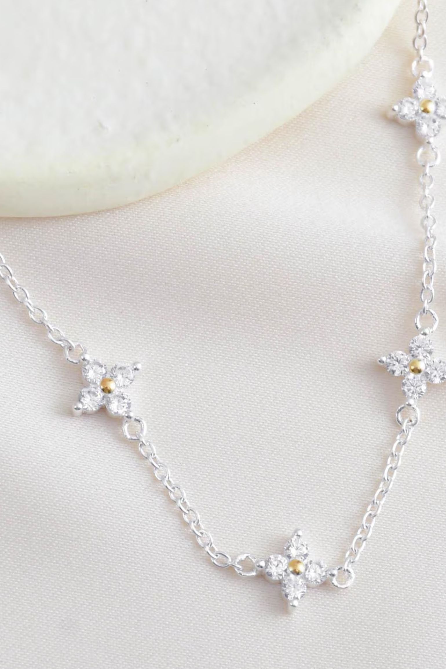 sterling-silver-cz-floral-bracelet-mum-closeup