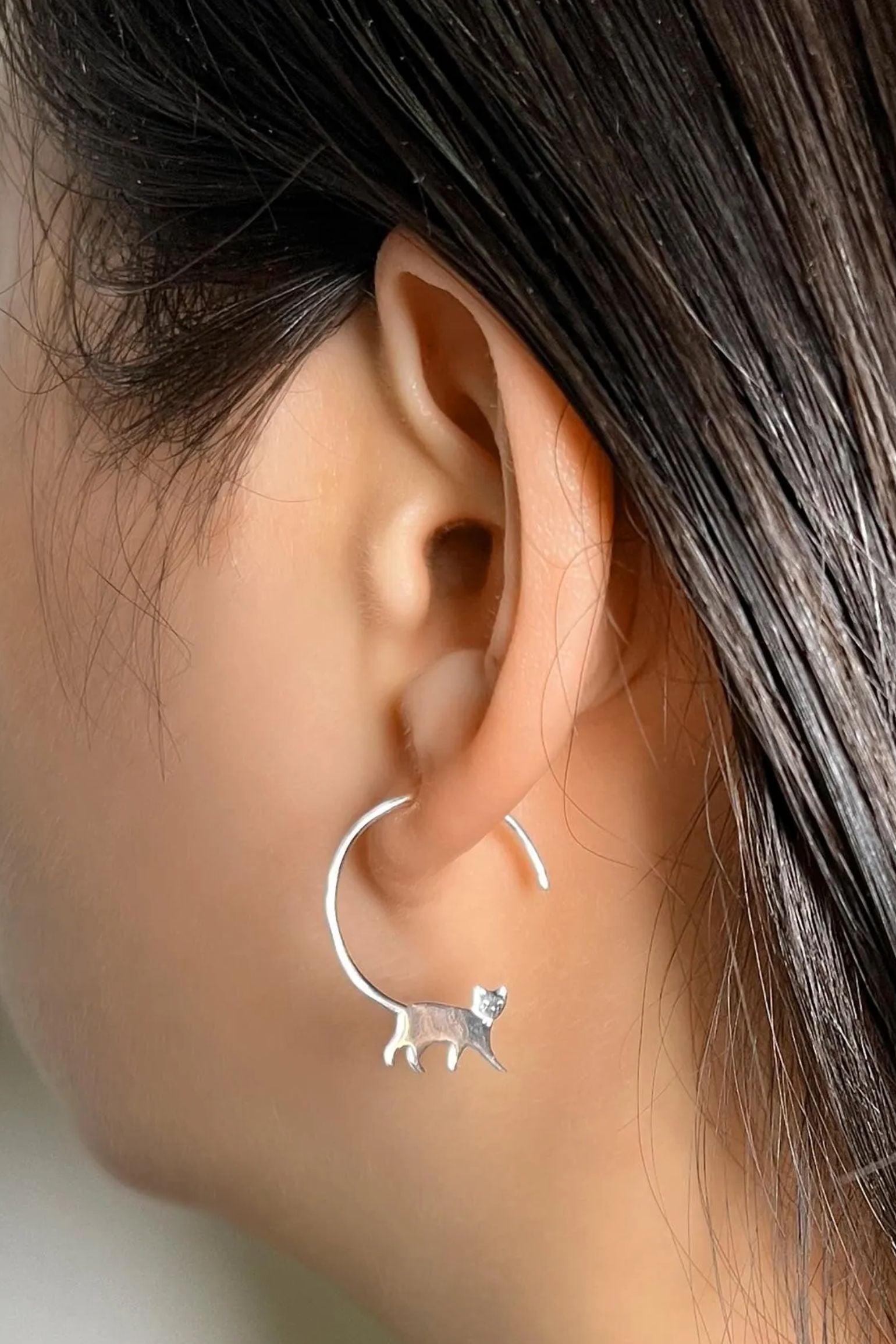 sterling-silver-cat-hoops-in-silver-model