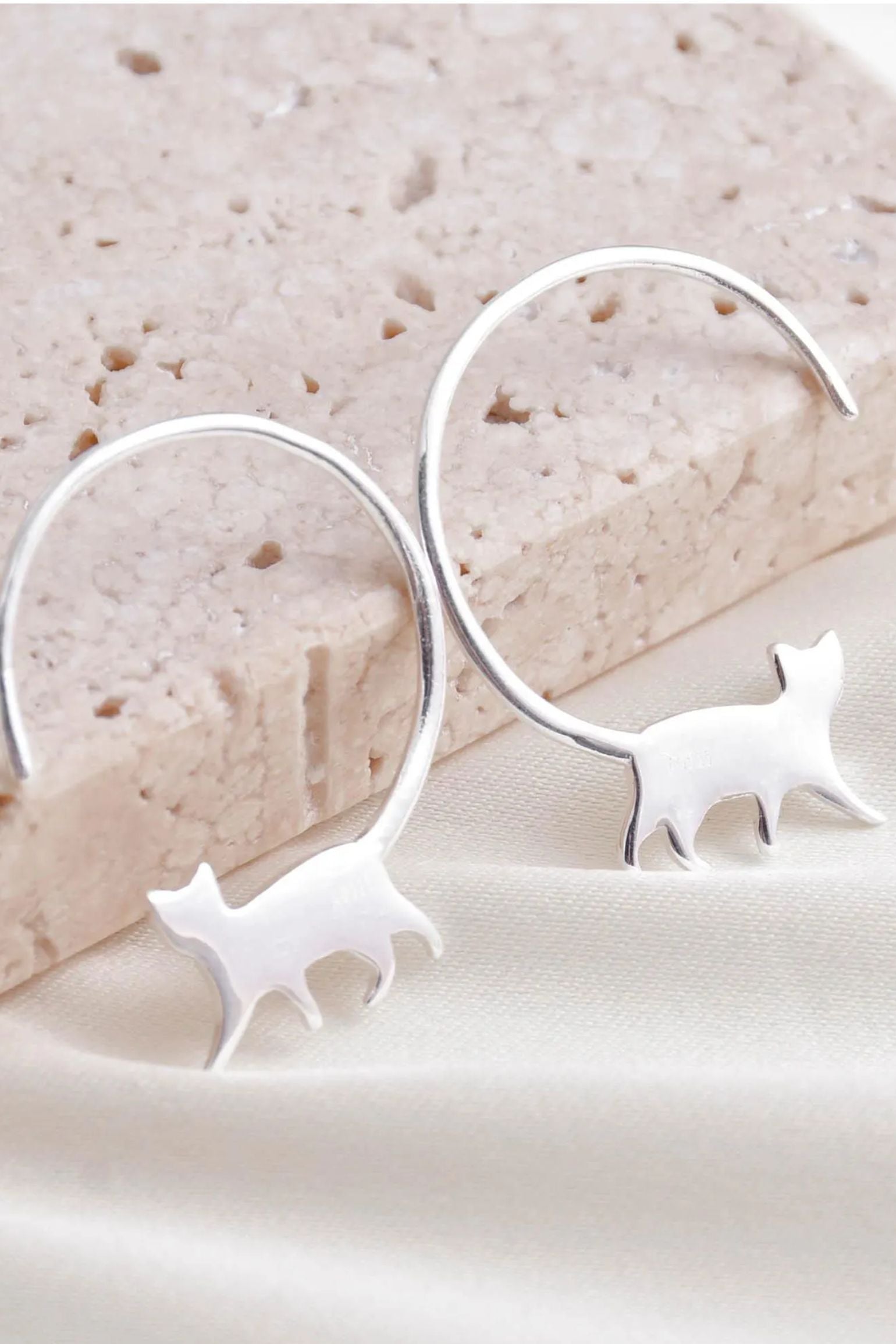 sterling-silver-cat-hoops-in-silver-closuep