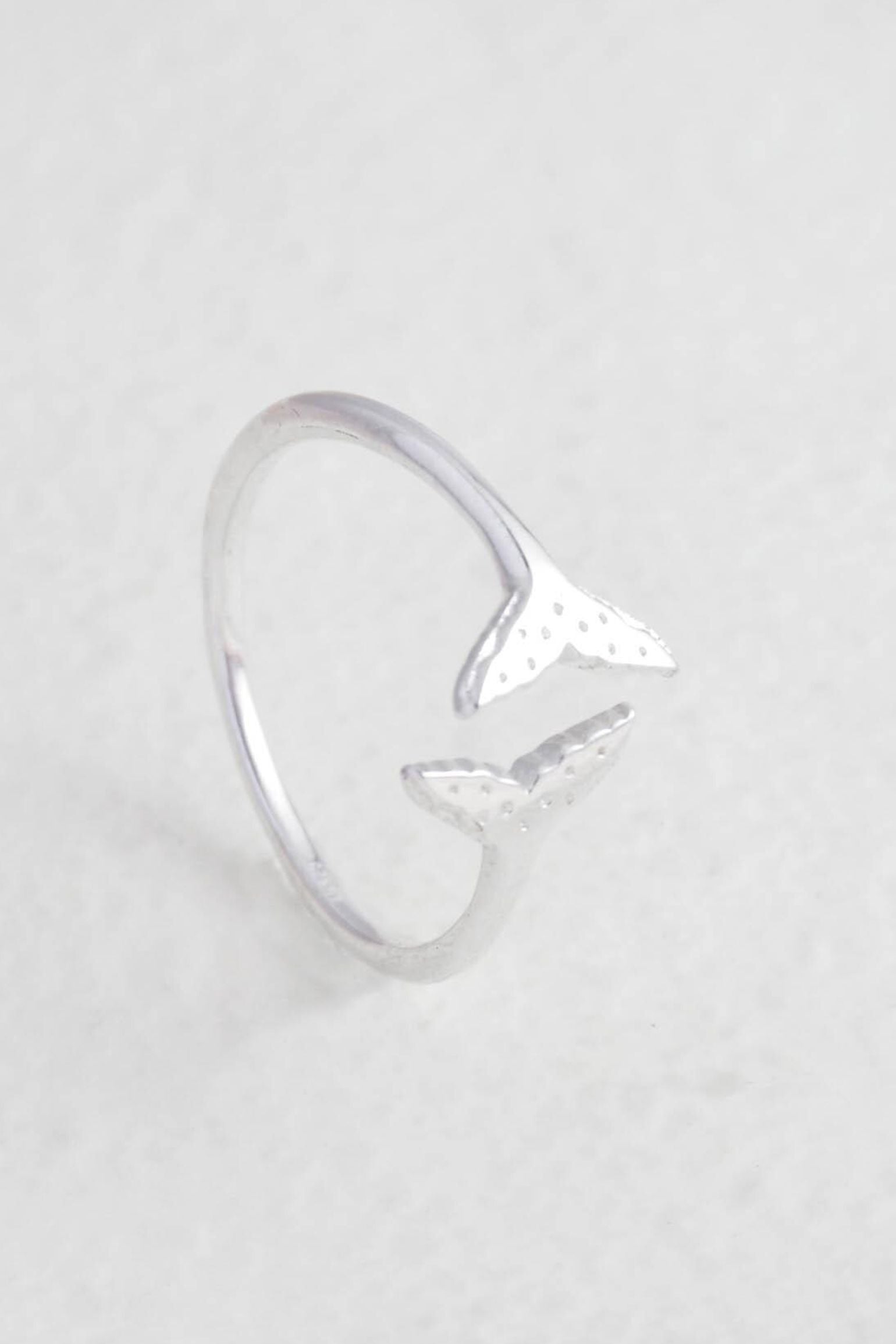 sterling-silver-whale-tail-ring-closeup
