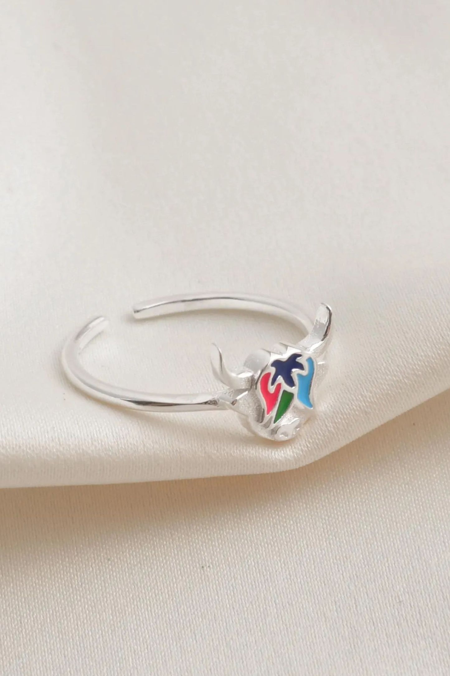 sterling-silver-colourful-highland-cow-ring-closeup