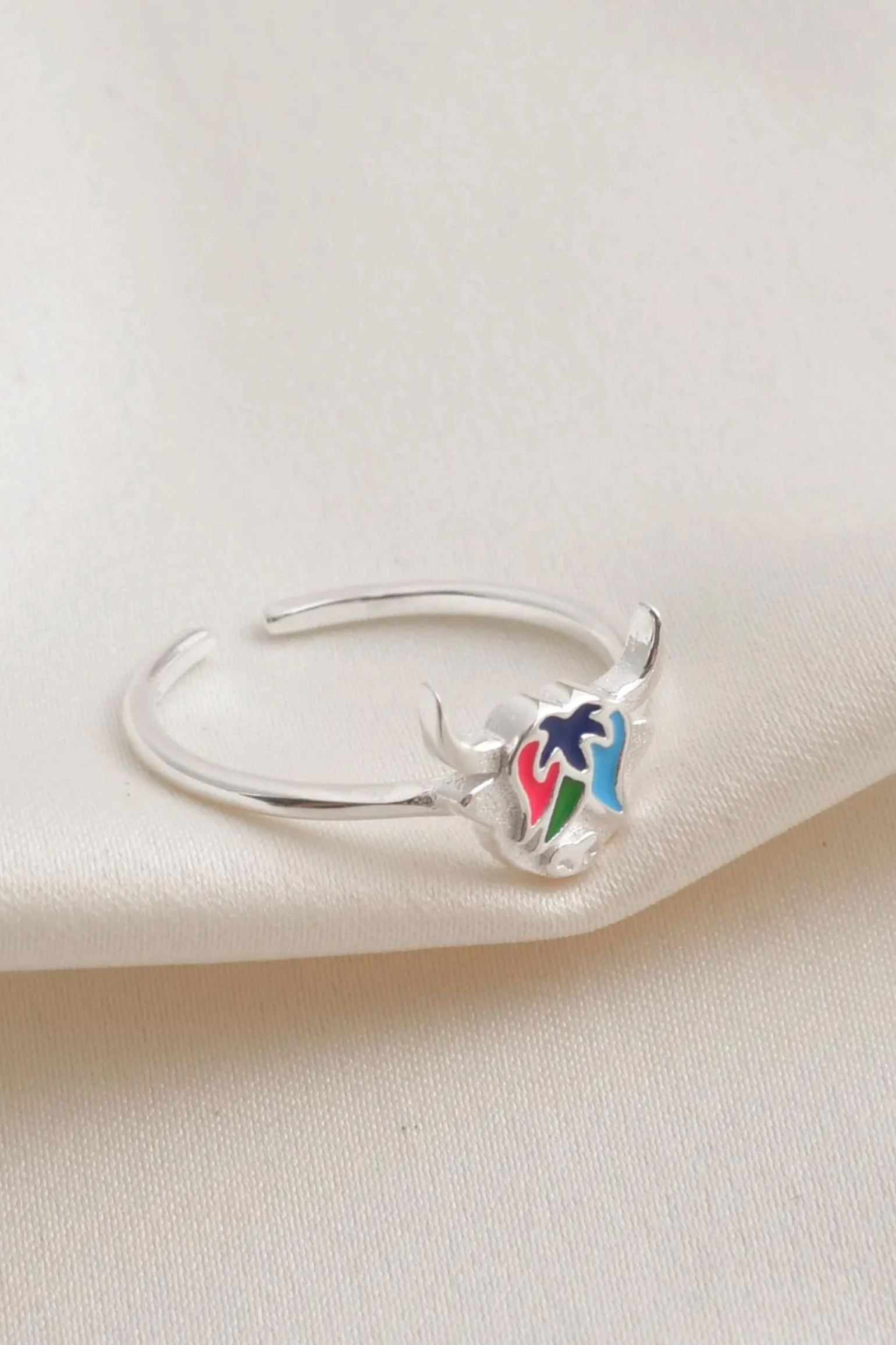 sterling-silver-colourful-highland-cow-ring-closeup